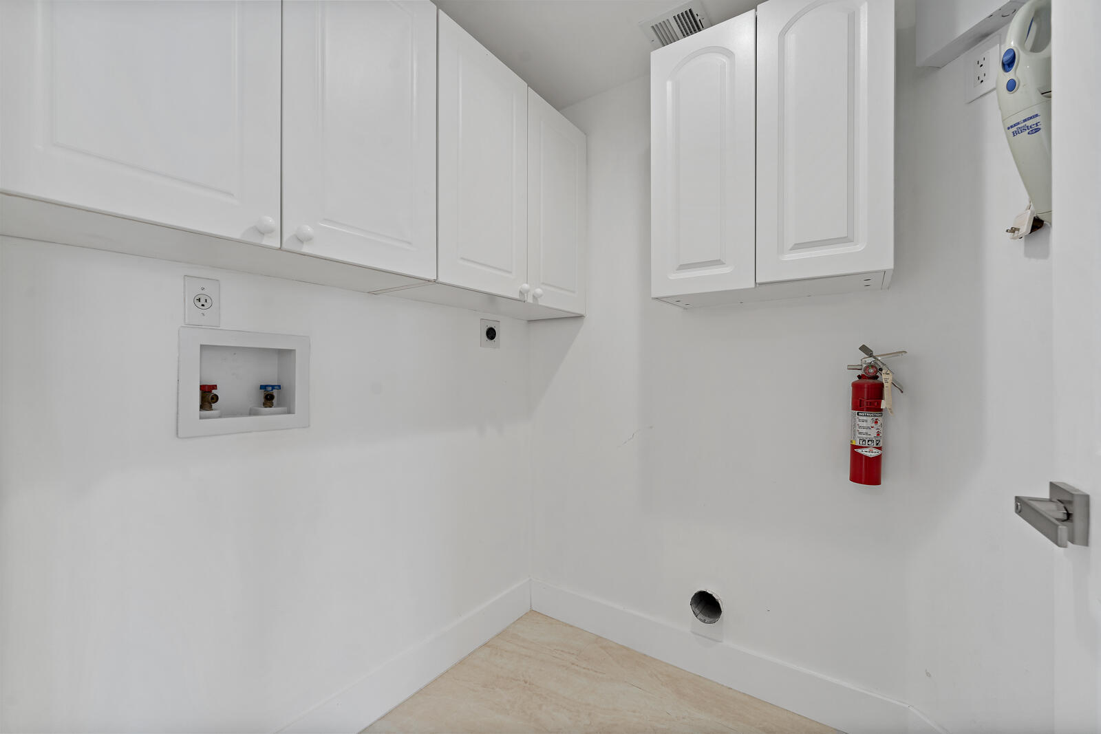 100 S Birch Road 1604 Property Photo 23