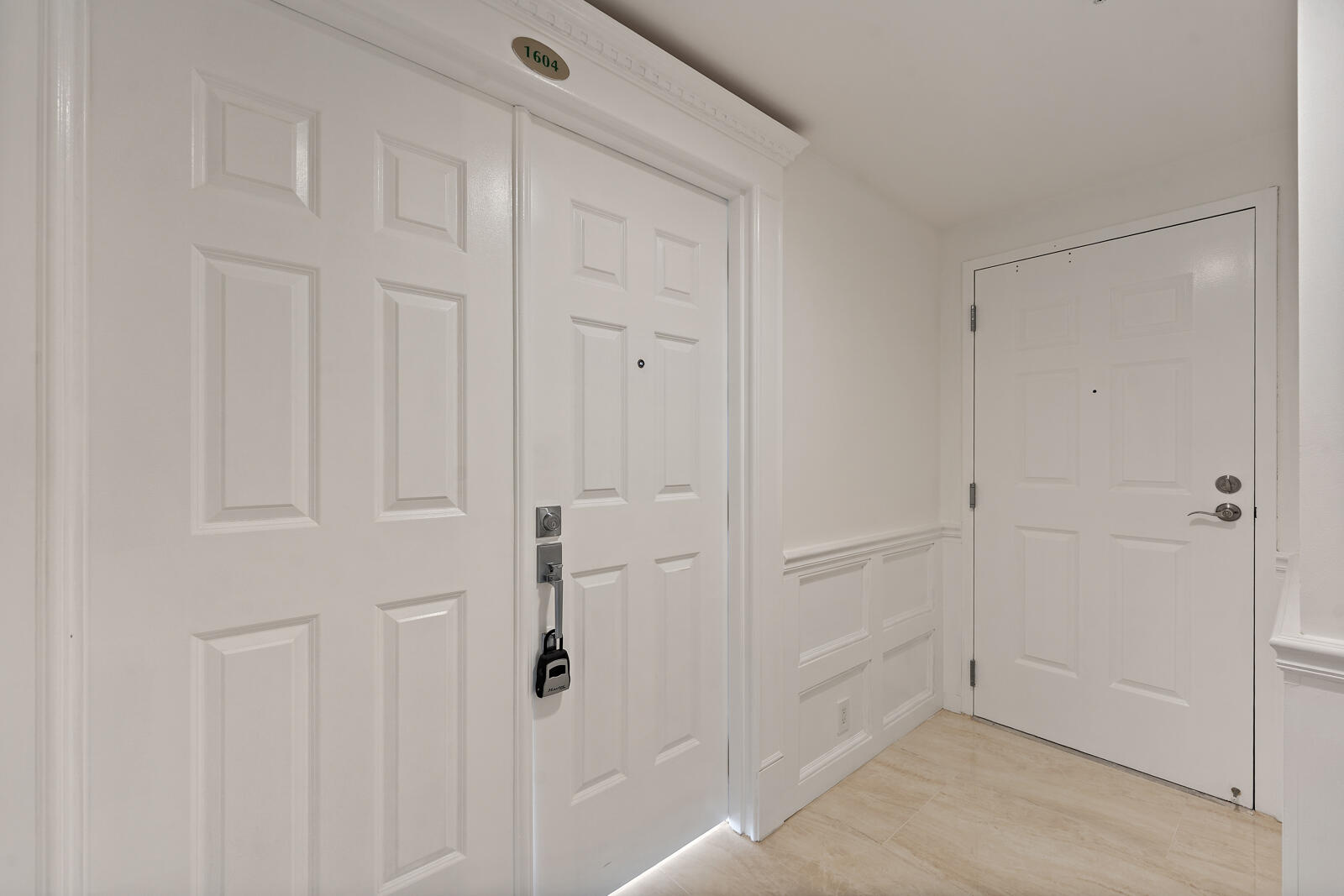 100 S Birch Road 1604 Property Photo 29