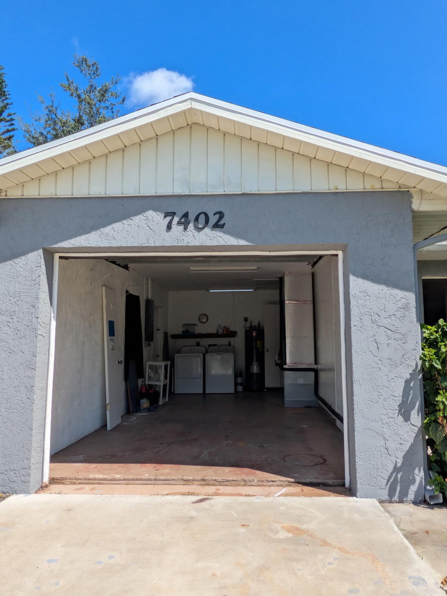 7402 Lakeland Boulevard Property Photo 4