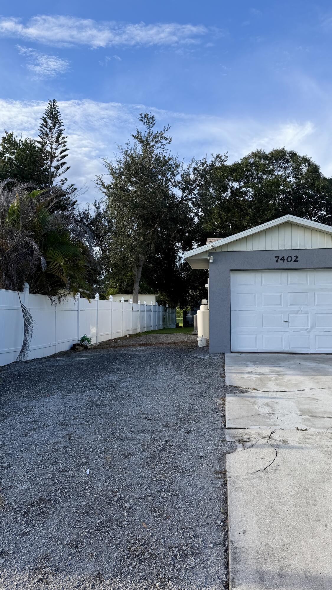 7402 Lakeland Boulevard Property Photo 5