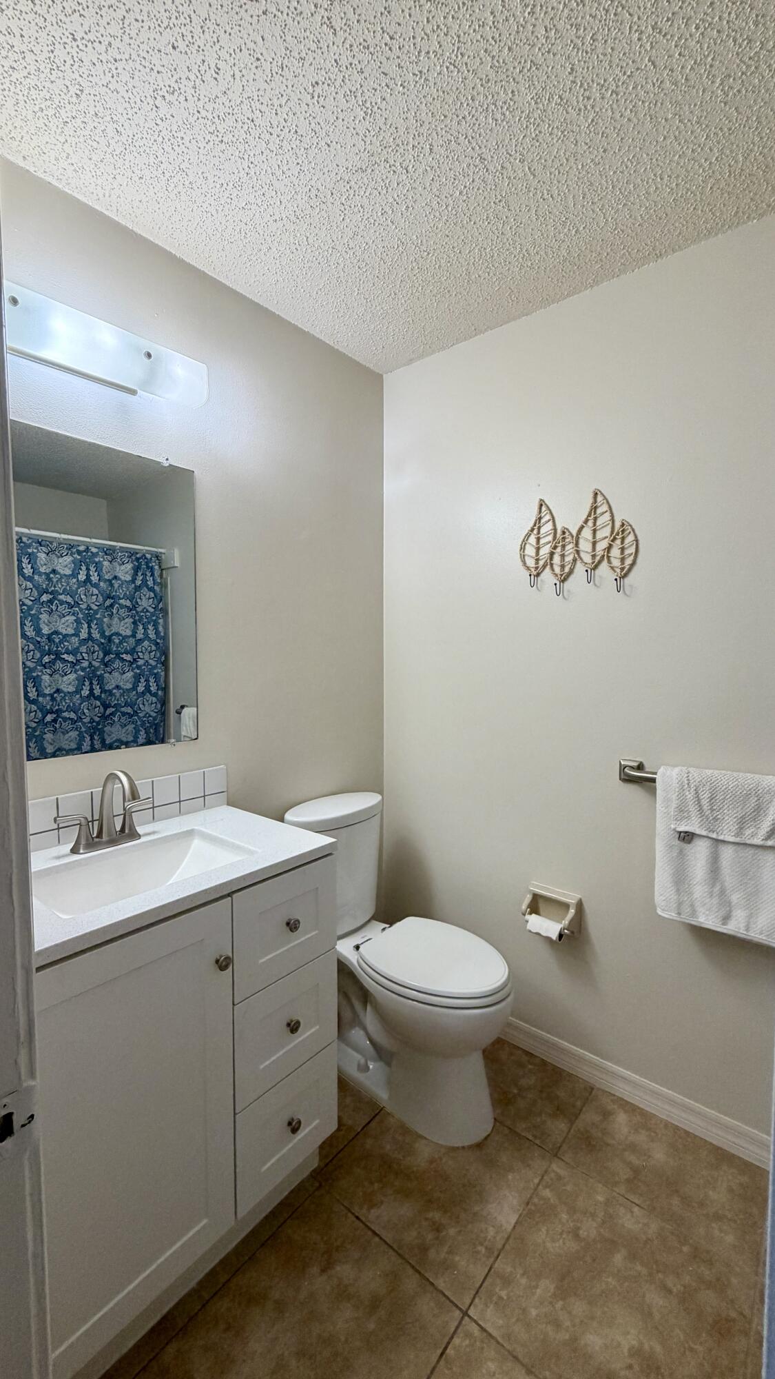 7402 Lakeland Boulevard Property Photo 8