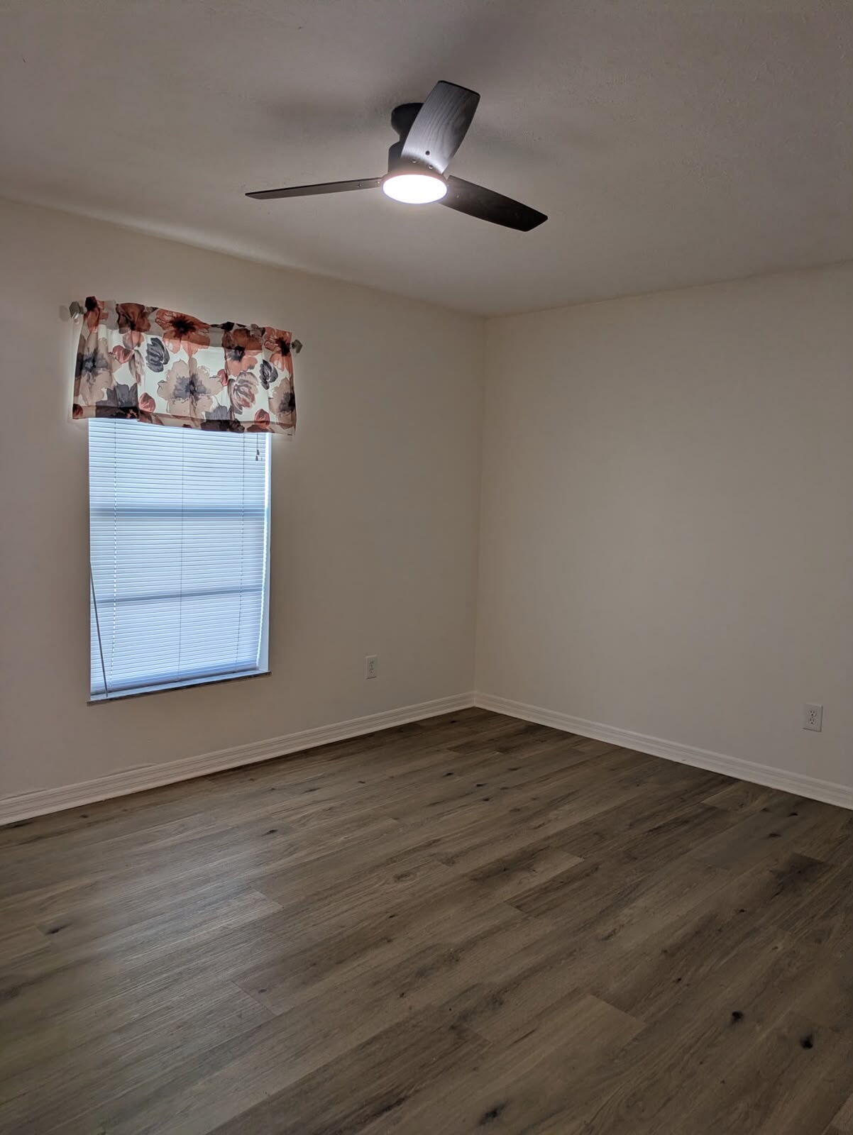 7402 Lakeland Boulevard Property Photo 18