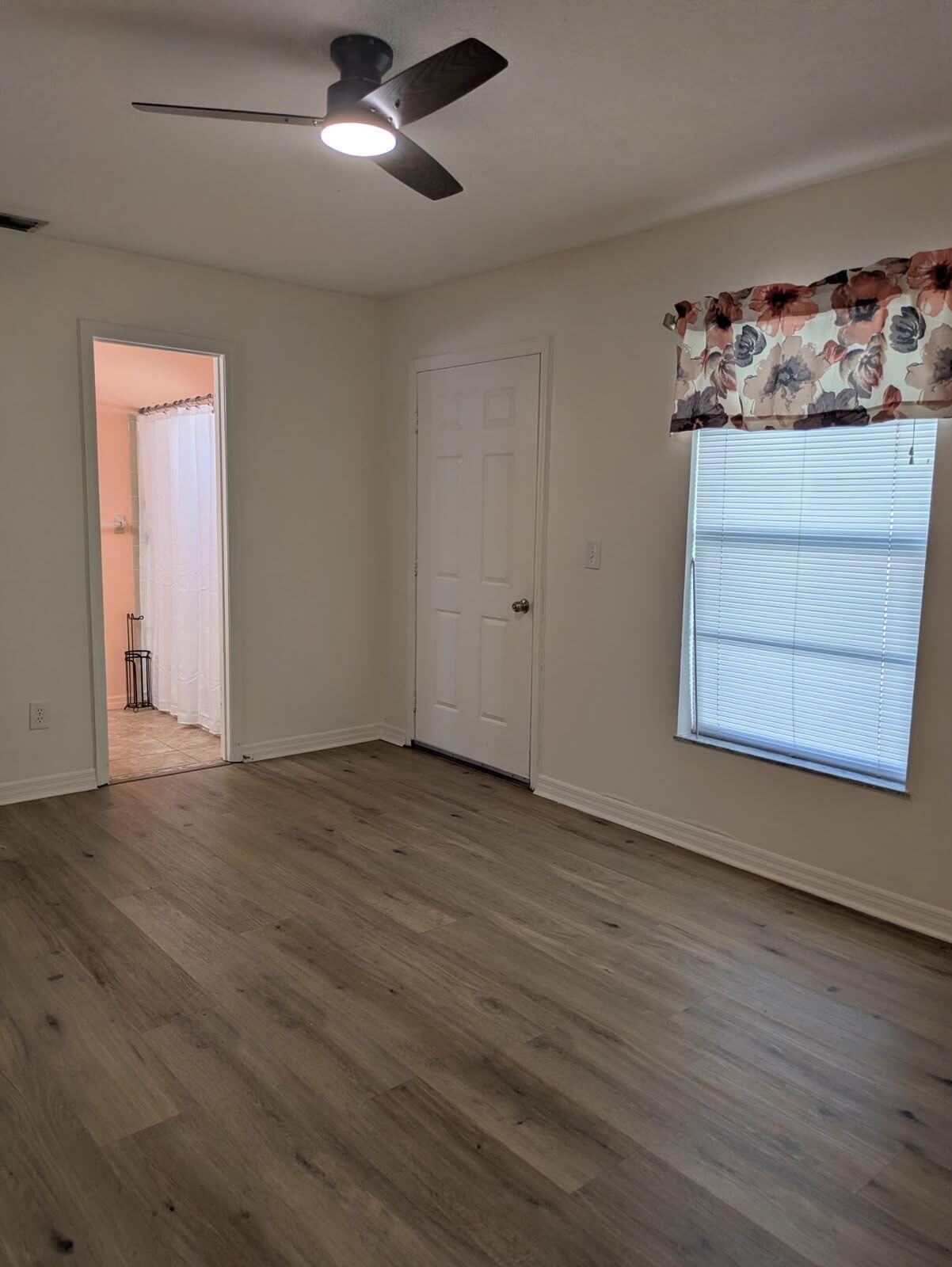 7402 Lakeland Boulevard Property Photo 19