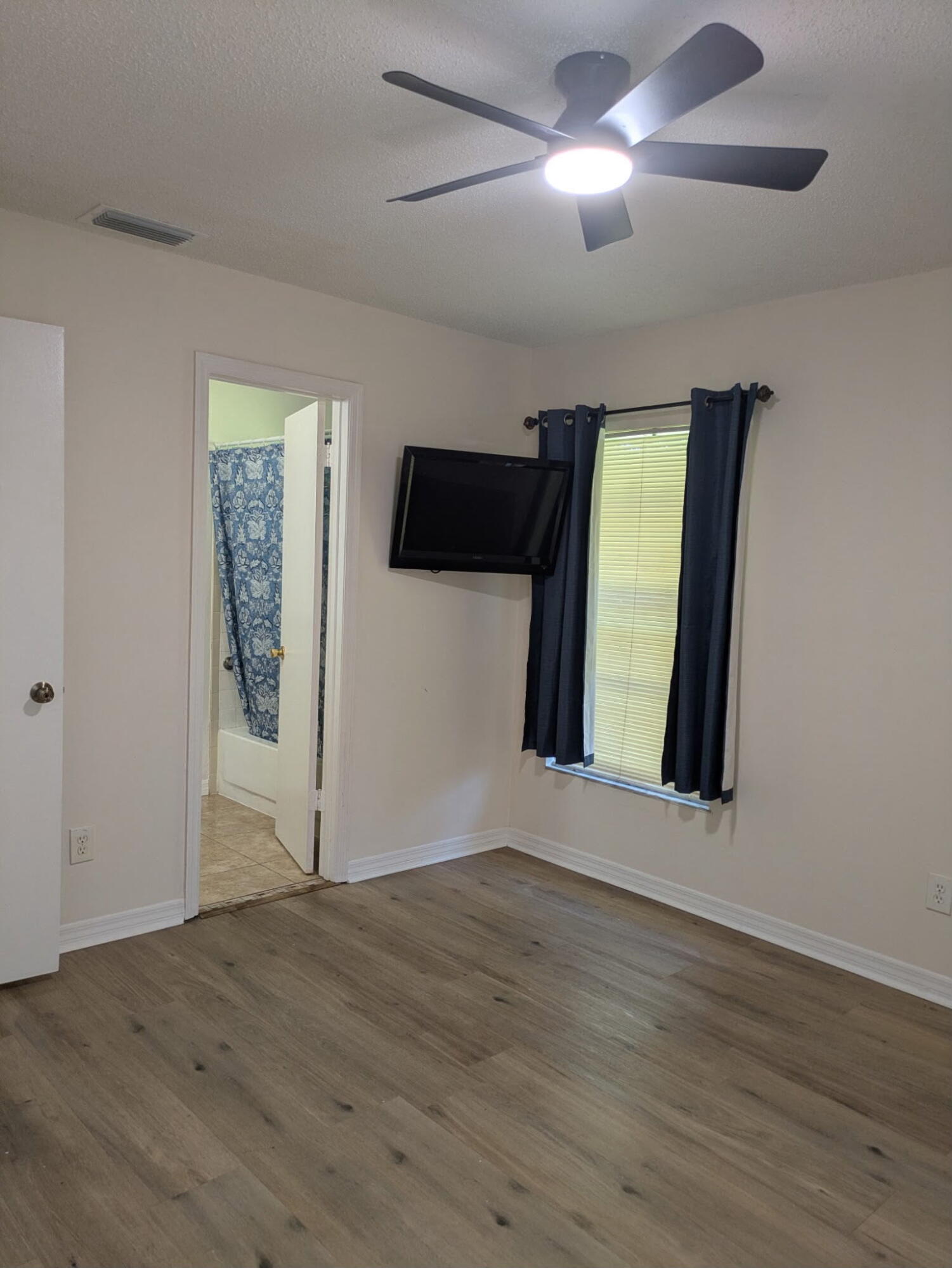 7402 Lakeland Boulevard Property Photo 23