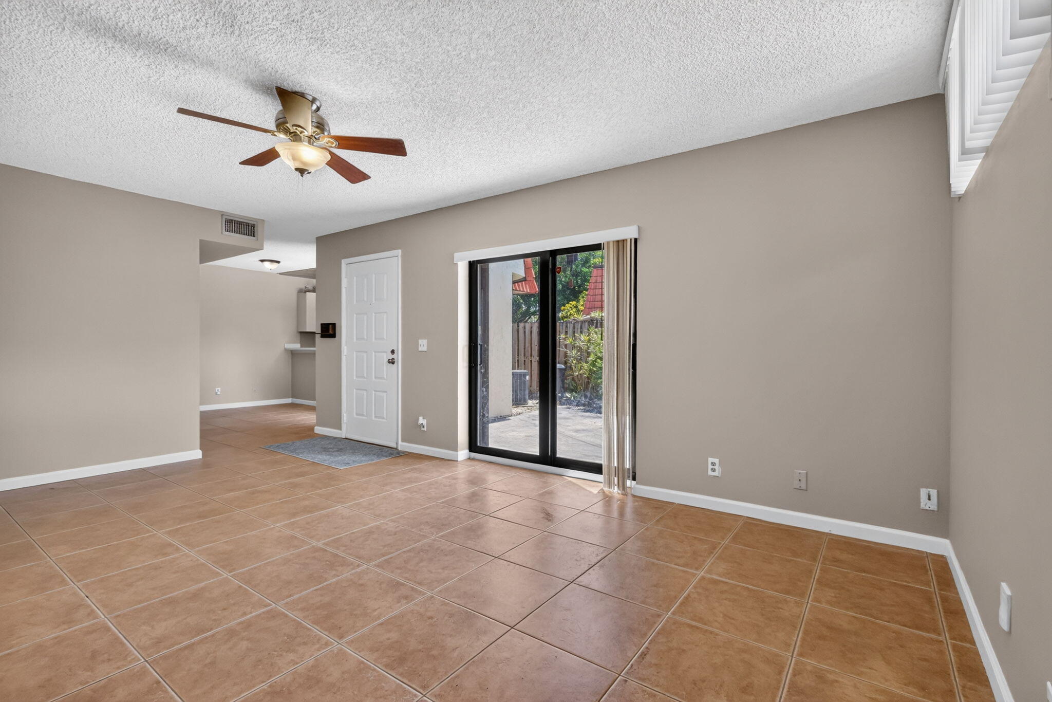 3659 Victoria Drive Property Photo 4