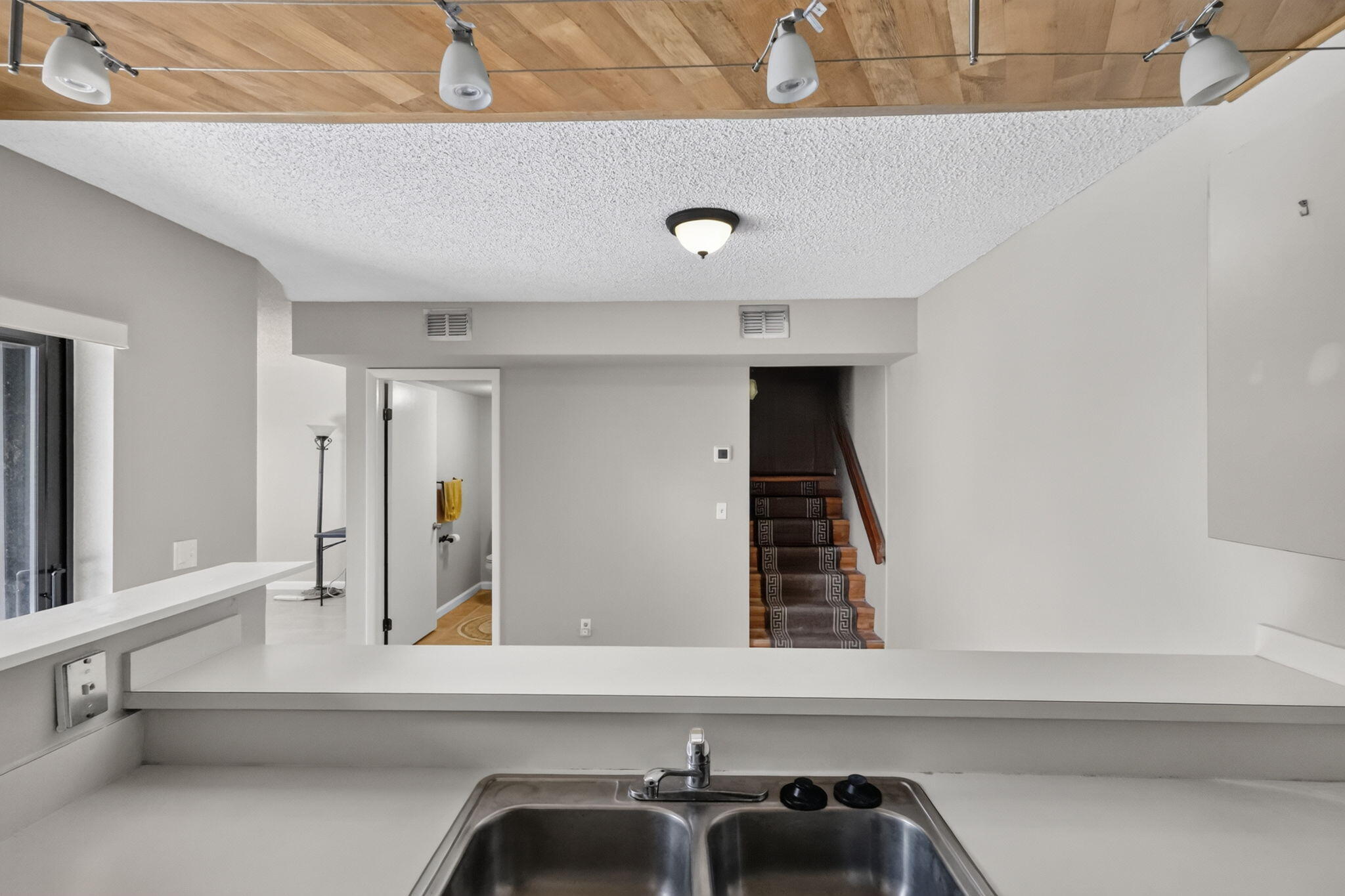 3659 Victoria Drive Property Photo 14