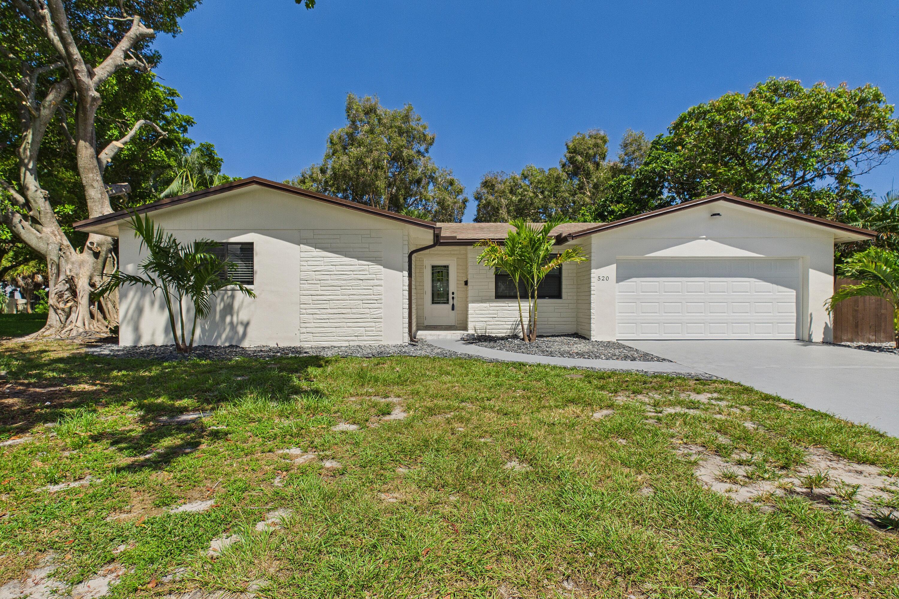 520 Nw 43rd Avenue Property Photo 1