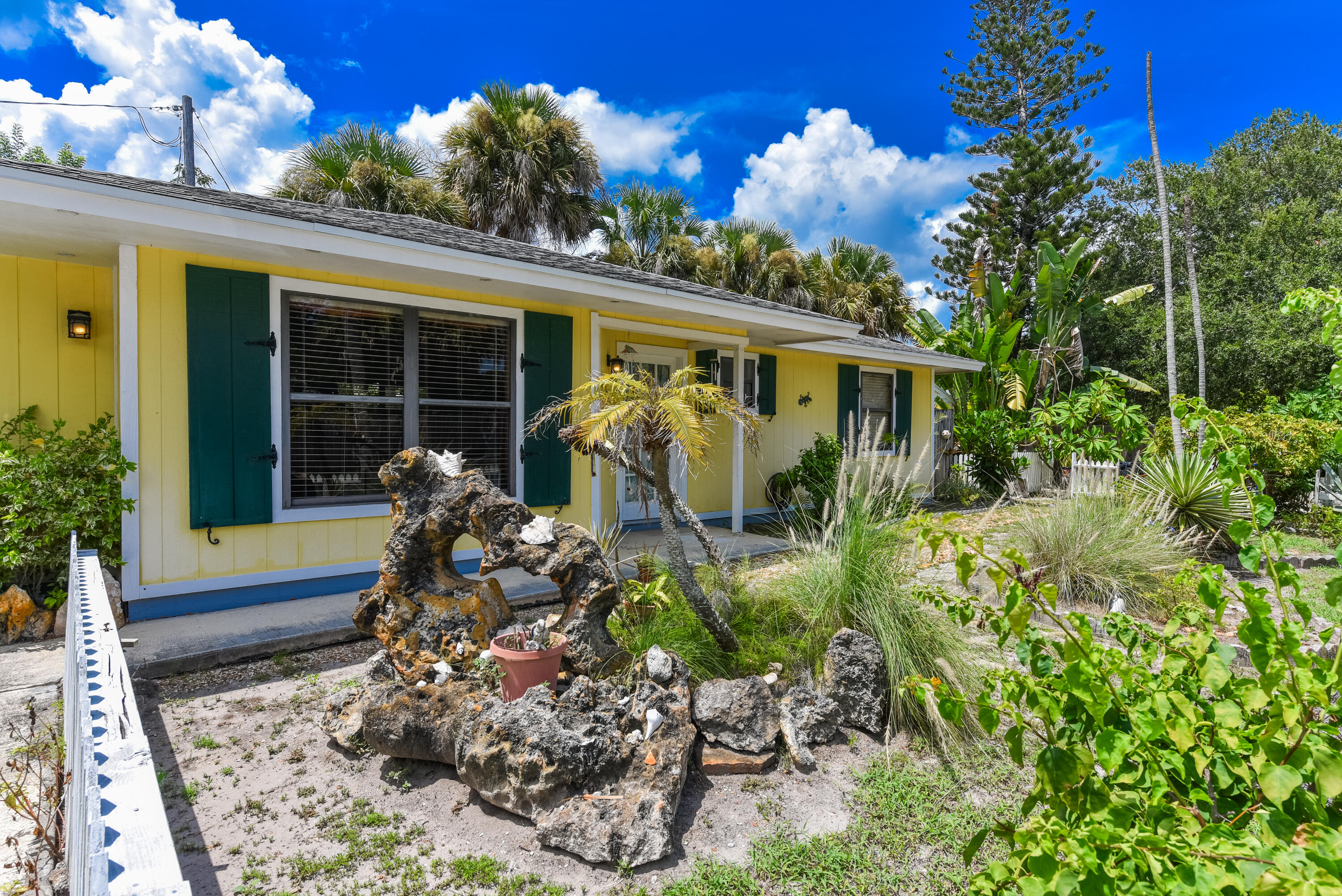 1076 Ne Banyan Tree Drive Property Photo 4