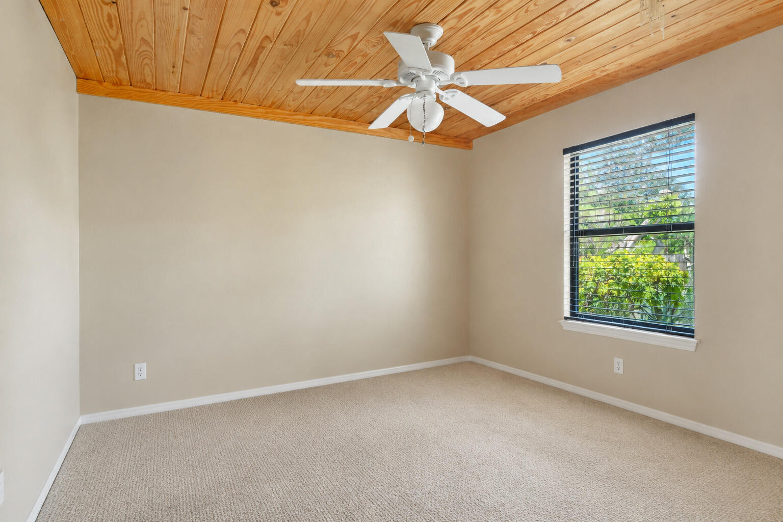 1076 Ne Banyan Tree Drive Property Photo 12