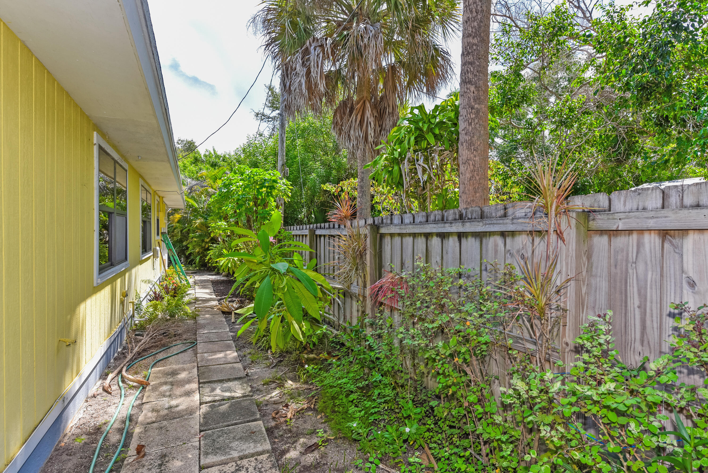 1076 Ne Banyan Tree Drive Property Photo 16