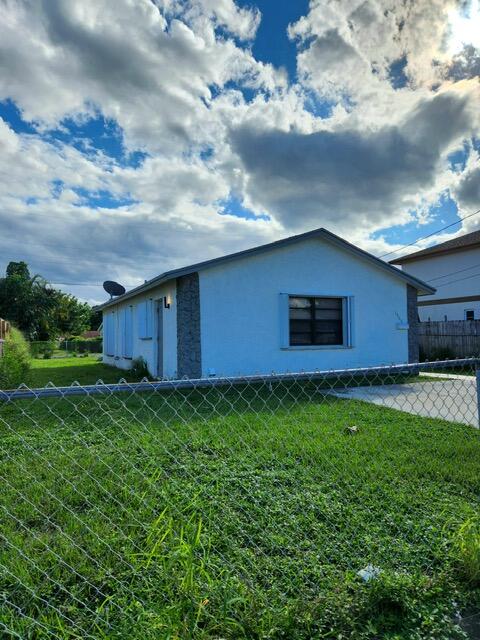 1565 W 36th Street Property Photo 1