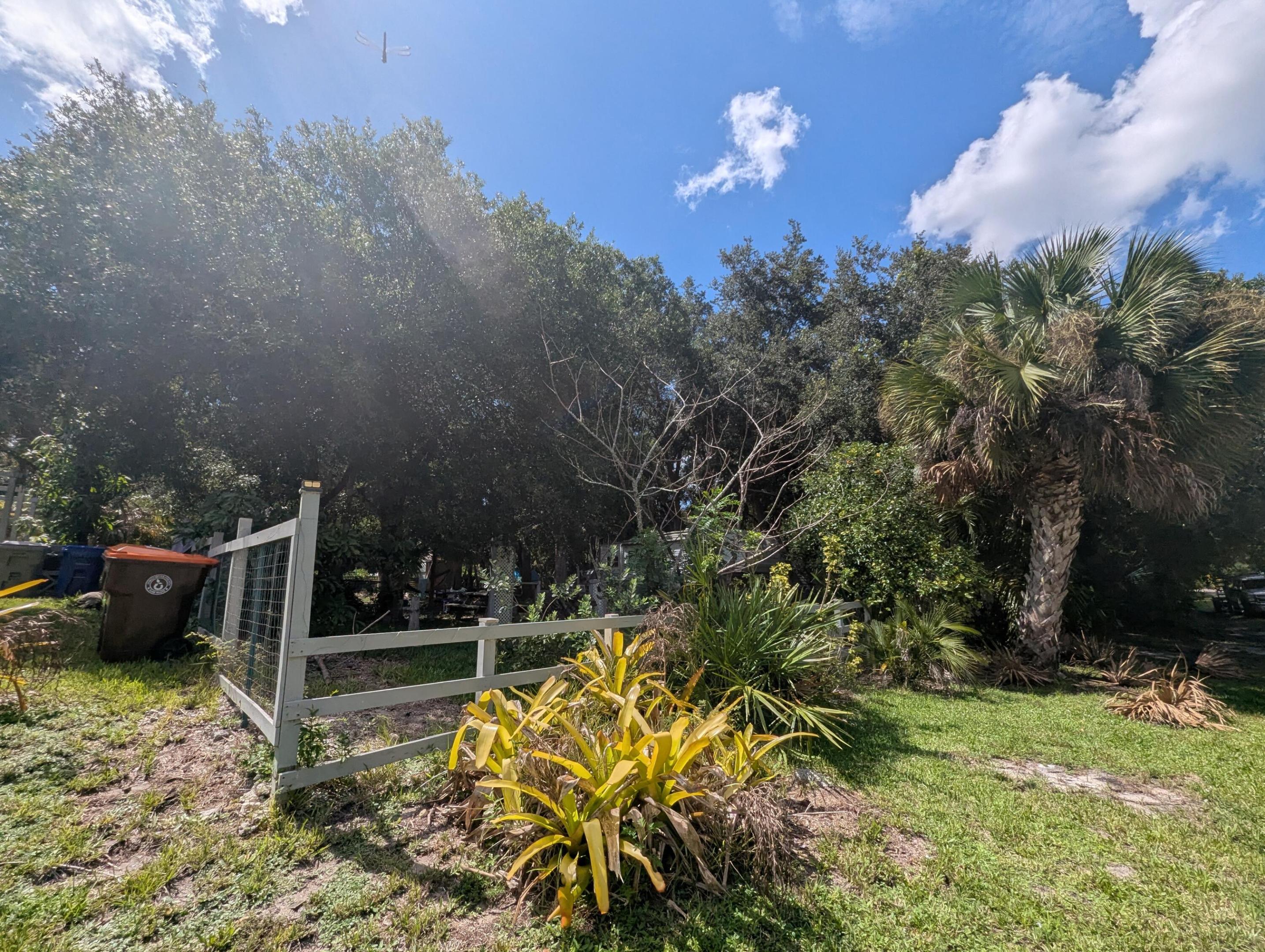 8835 104th Court Property Photo 3