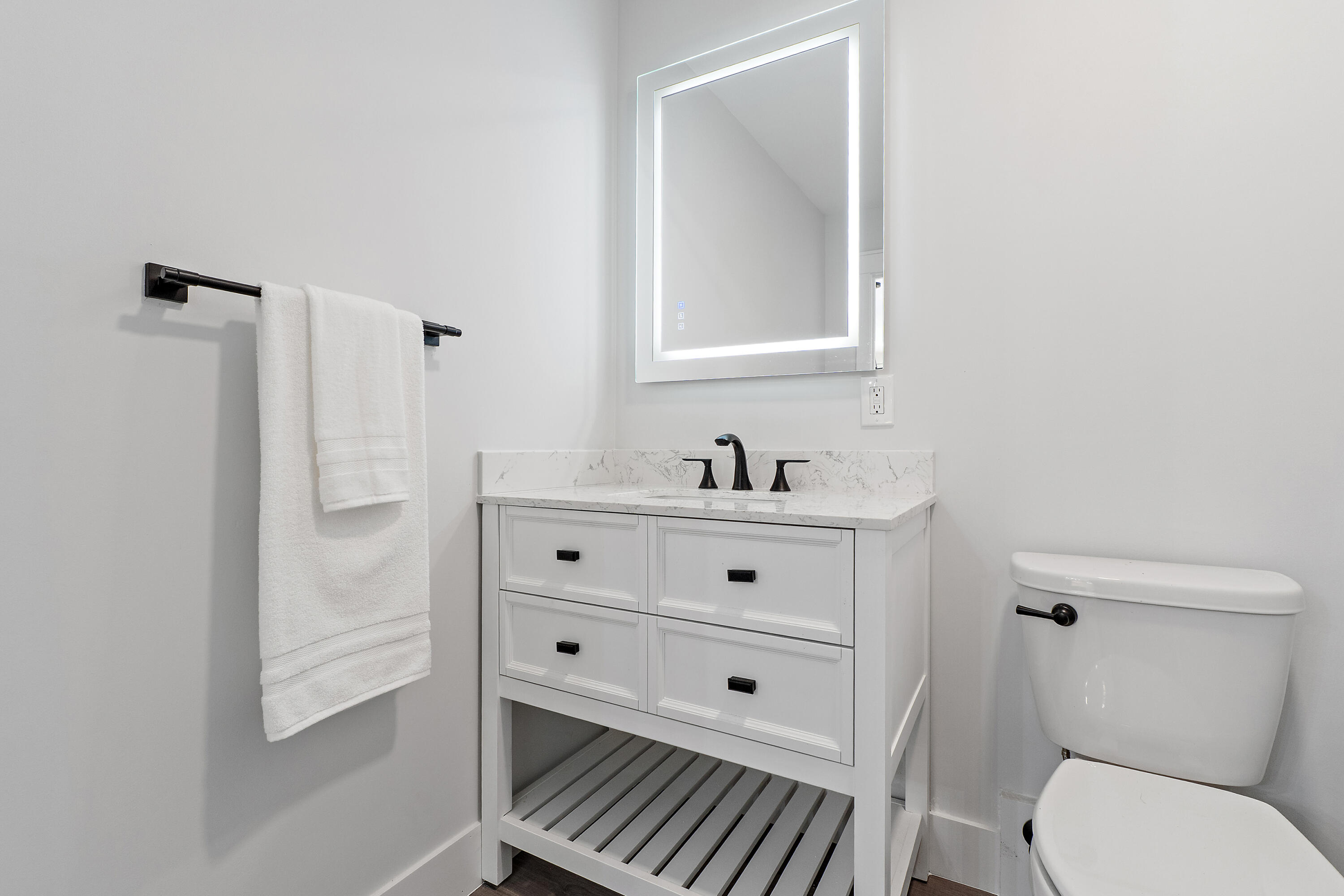 141 E Riverside Drive 6a Property Photo 8