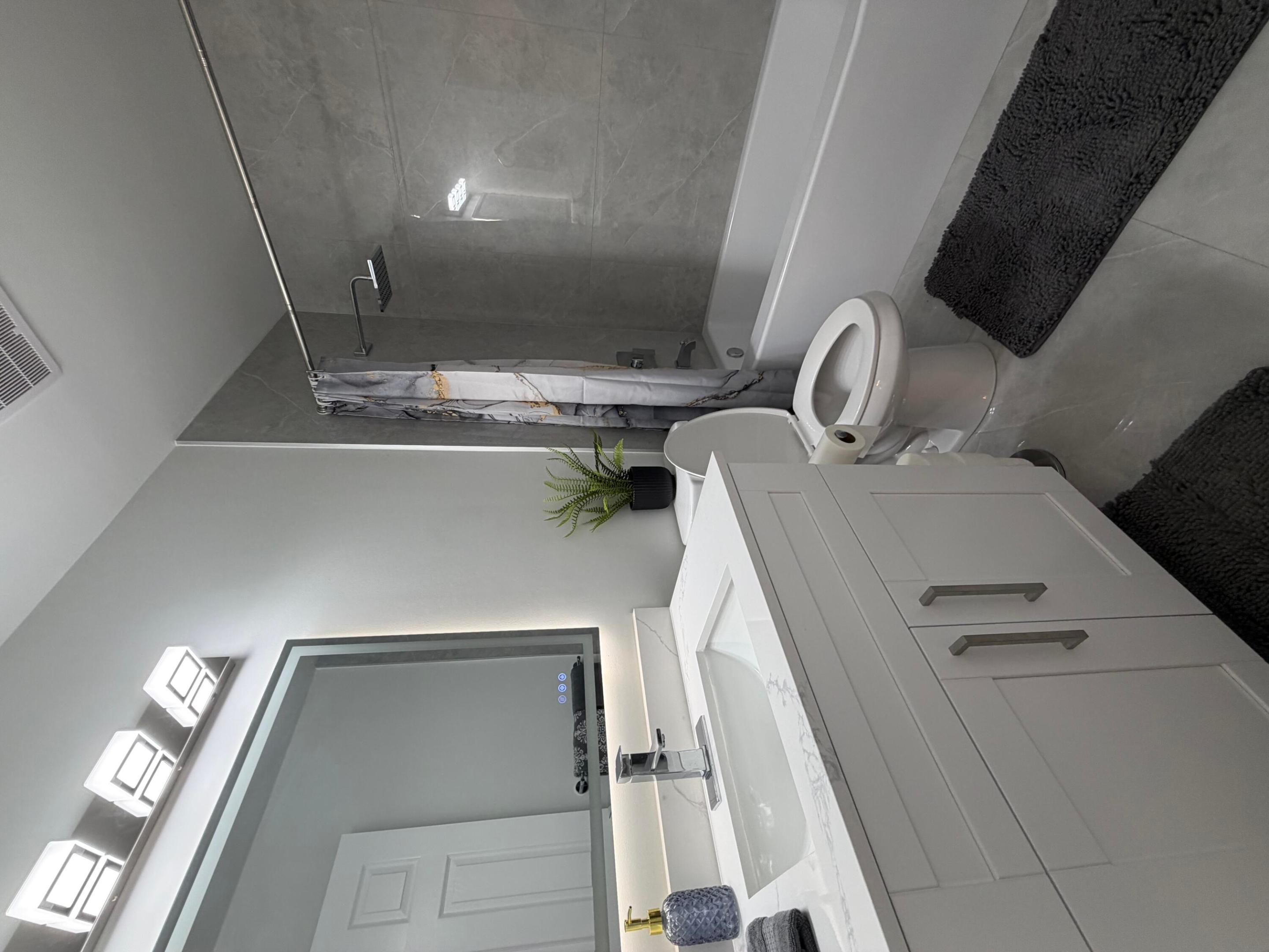 712 E Boulevard Chatelaine Property Photo 45