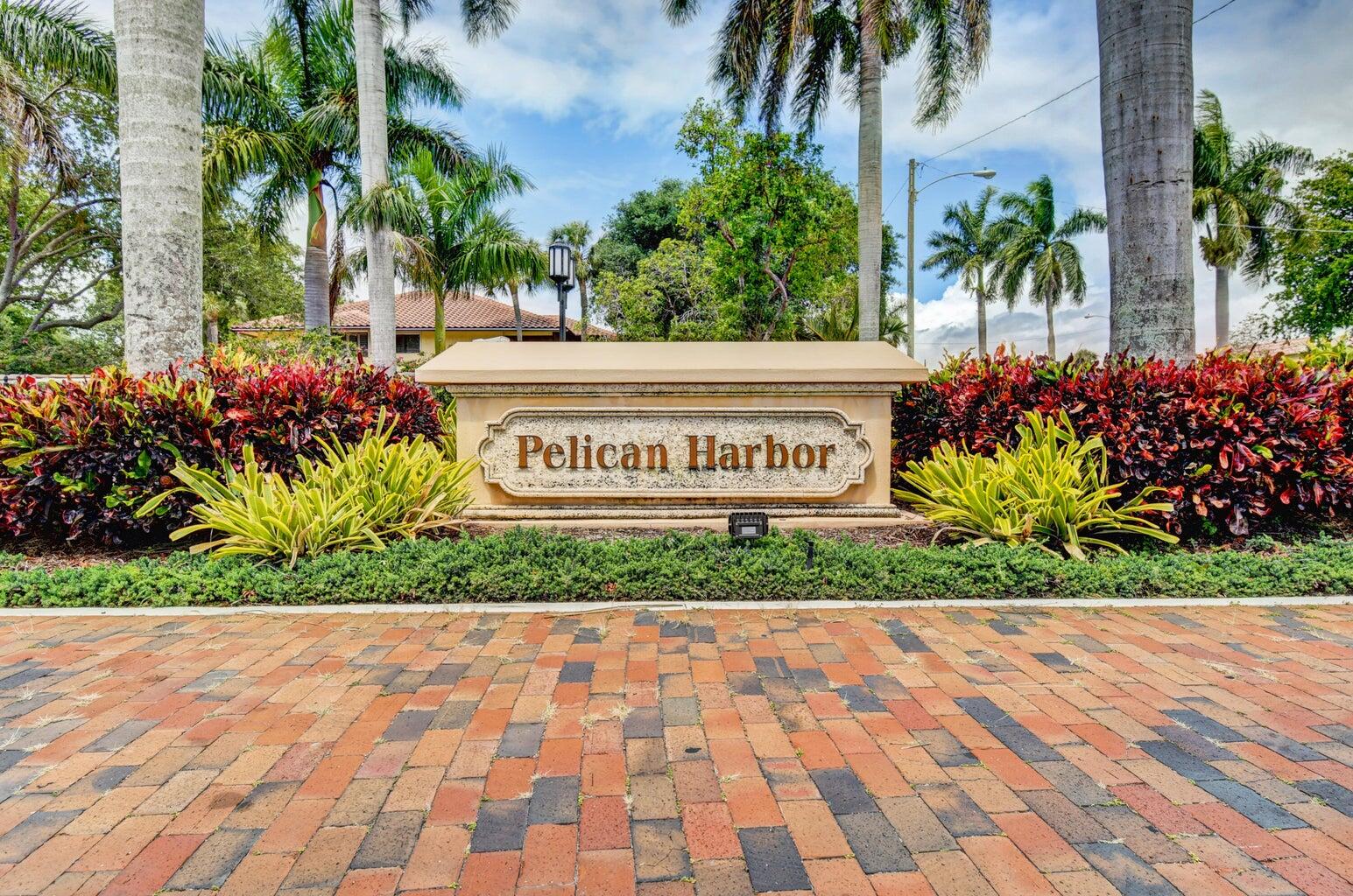 30 PELICAN POINTE Drive 201 Property Photo 1