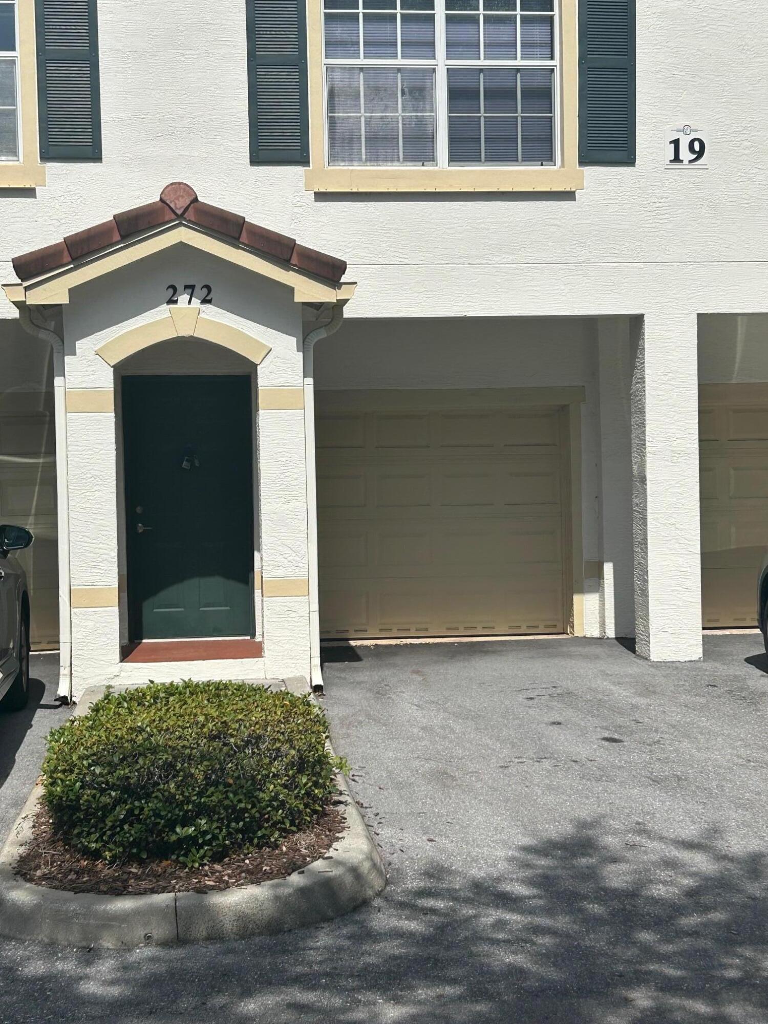 272 Se Kitching Circle Property Photo 1