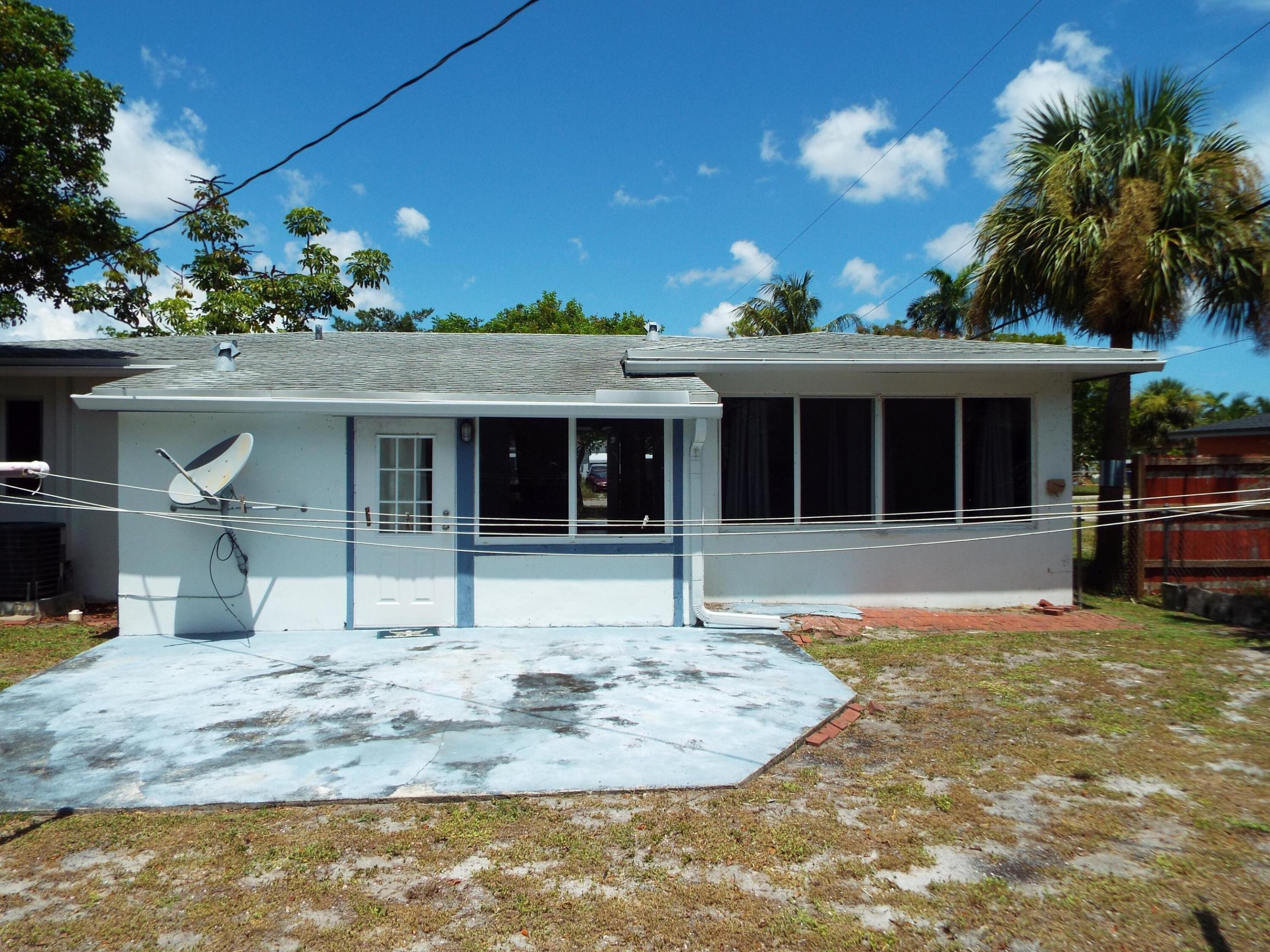 2600 Sw 5th Street Property Photo 2