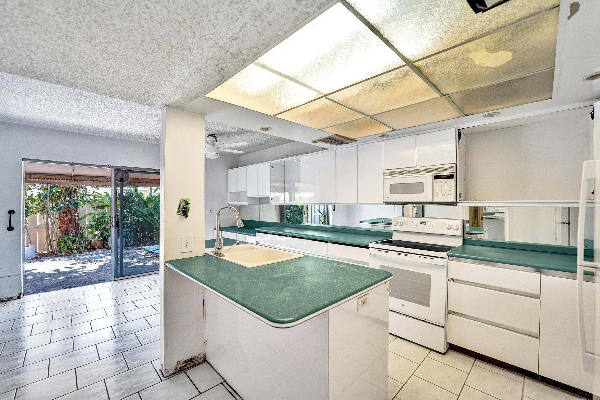 5555 N Ocean Boulevard 17 Property Photo 29