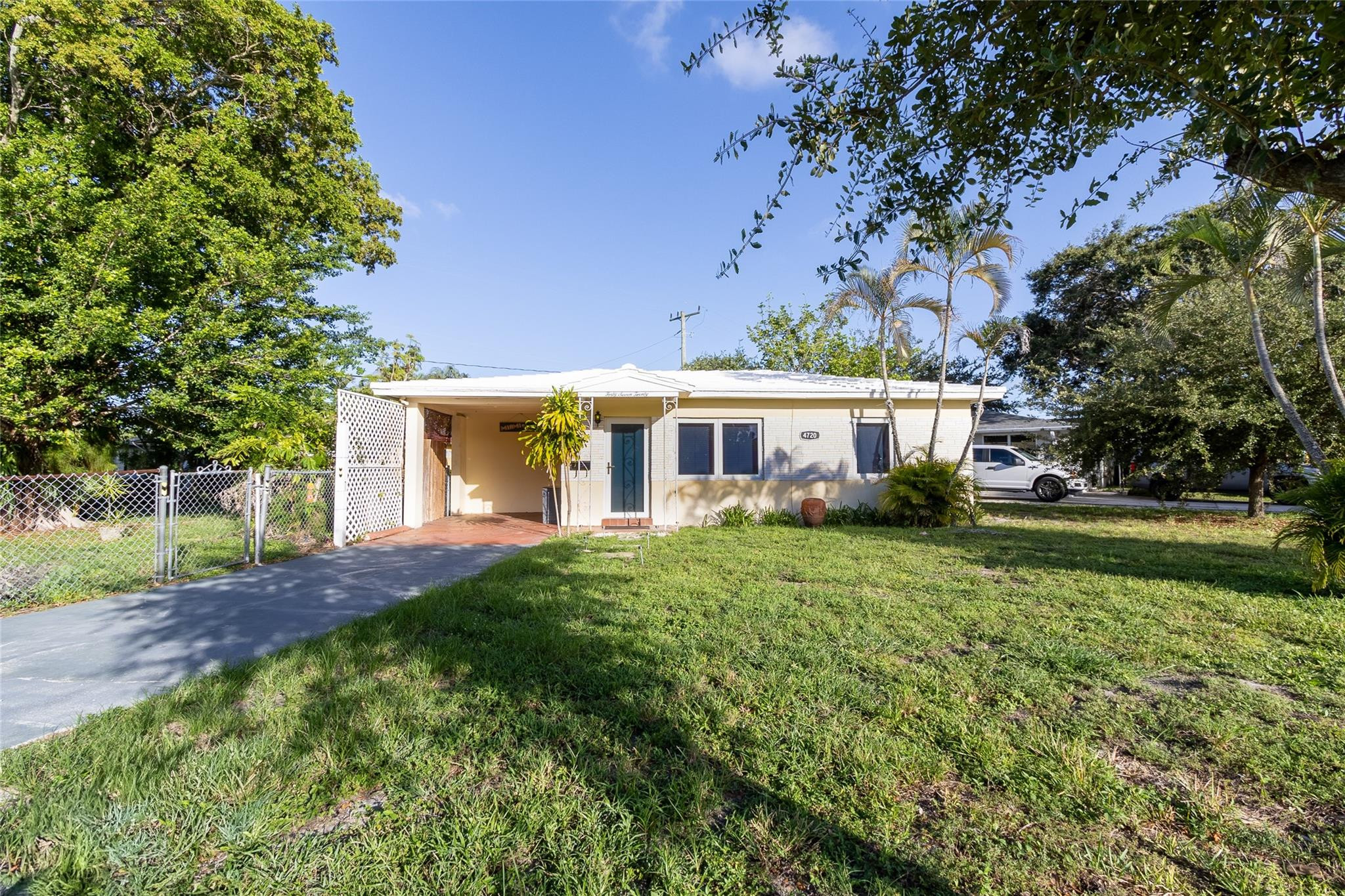 4720 N Andrews Avenue Property Photo 1
