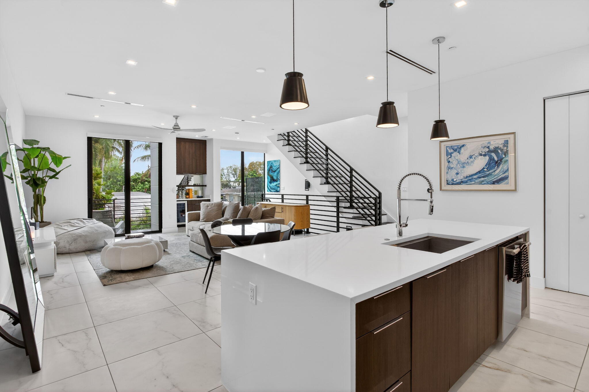 1044 N Victoria Park Road Property Photo 1