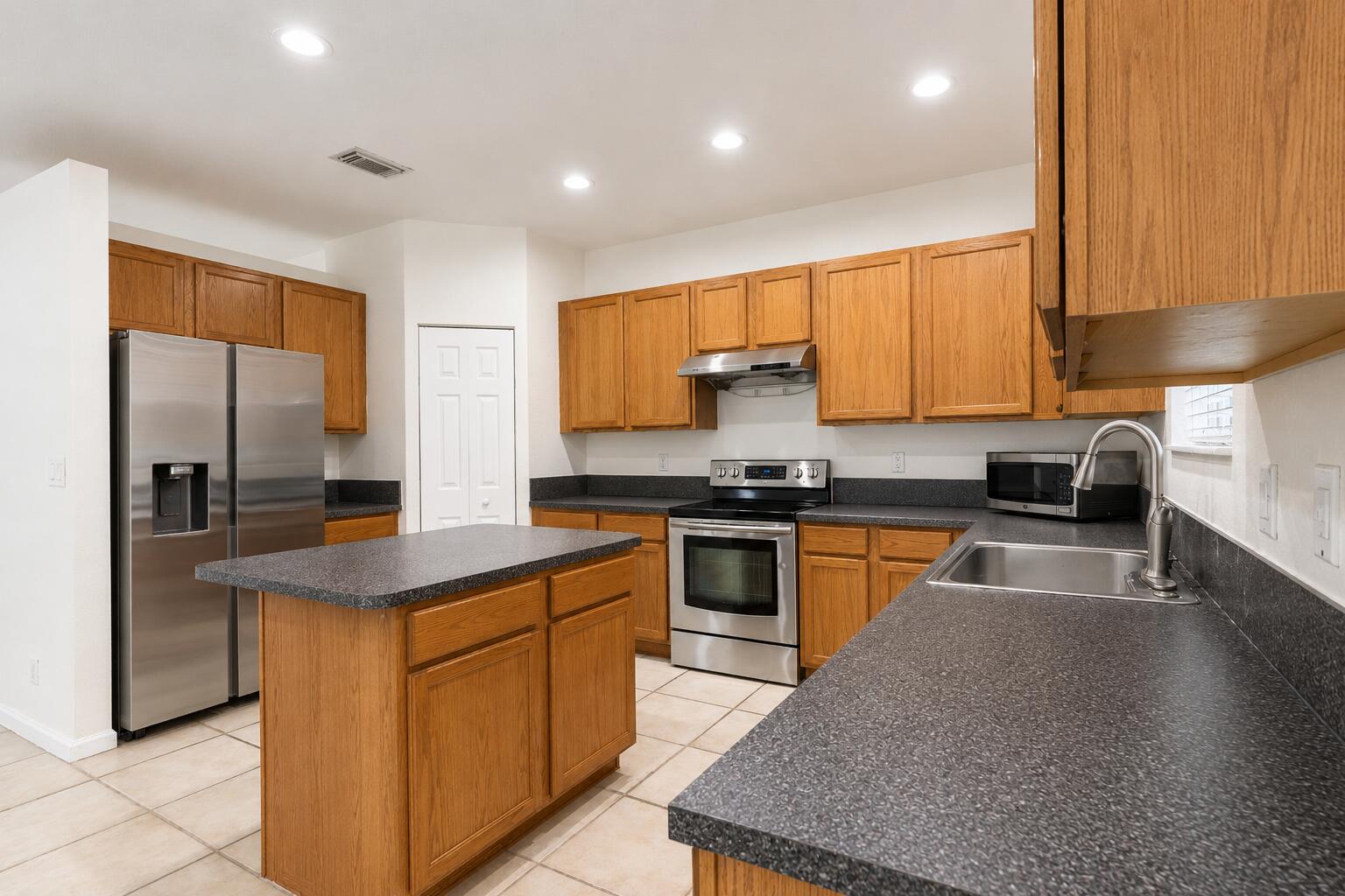2789 S Evergreen Circle Property Photo 4