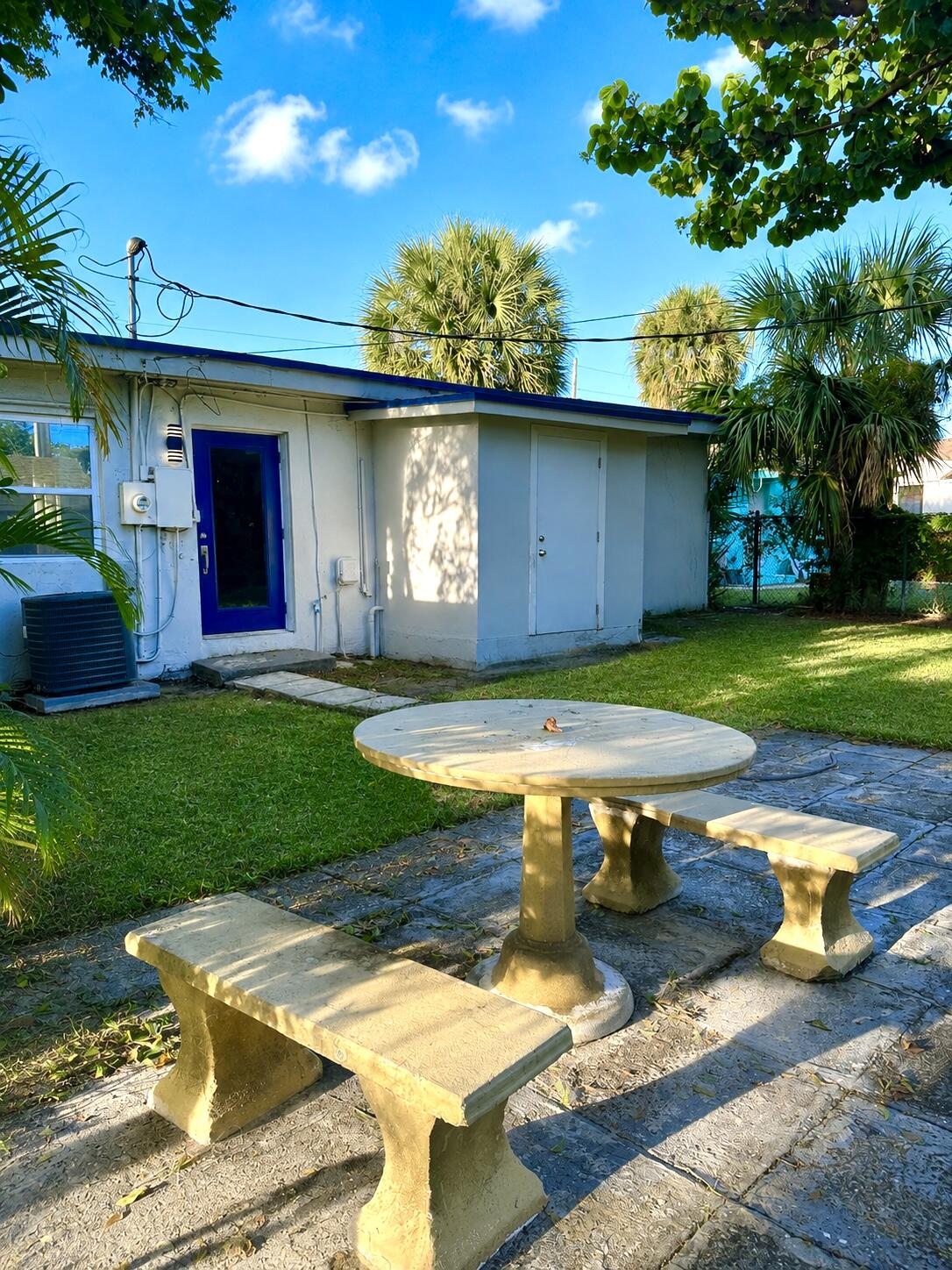 849 W 2nd Street A Property Photo 1