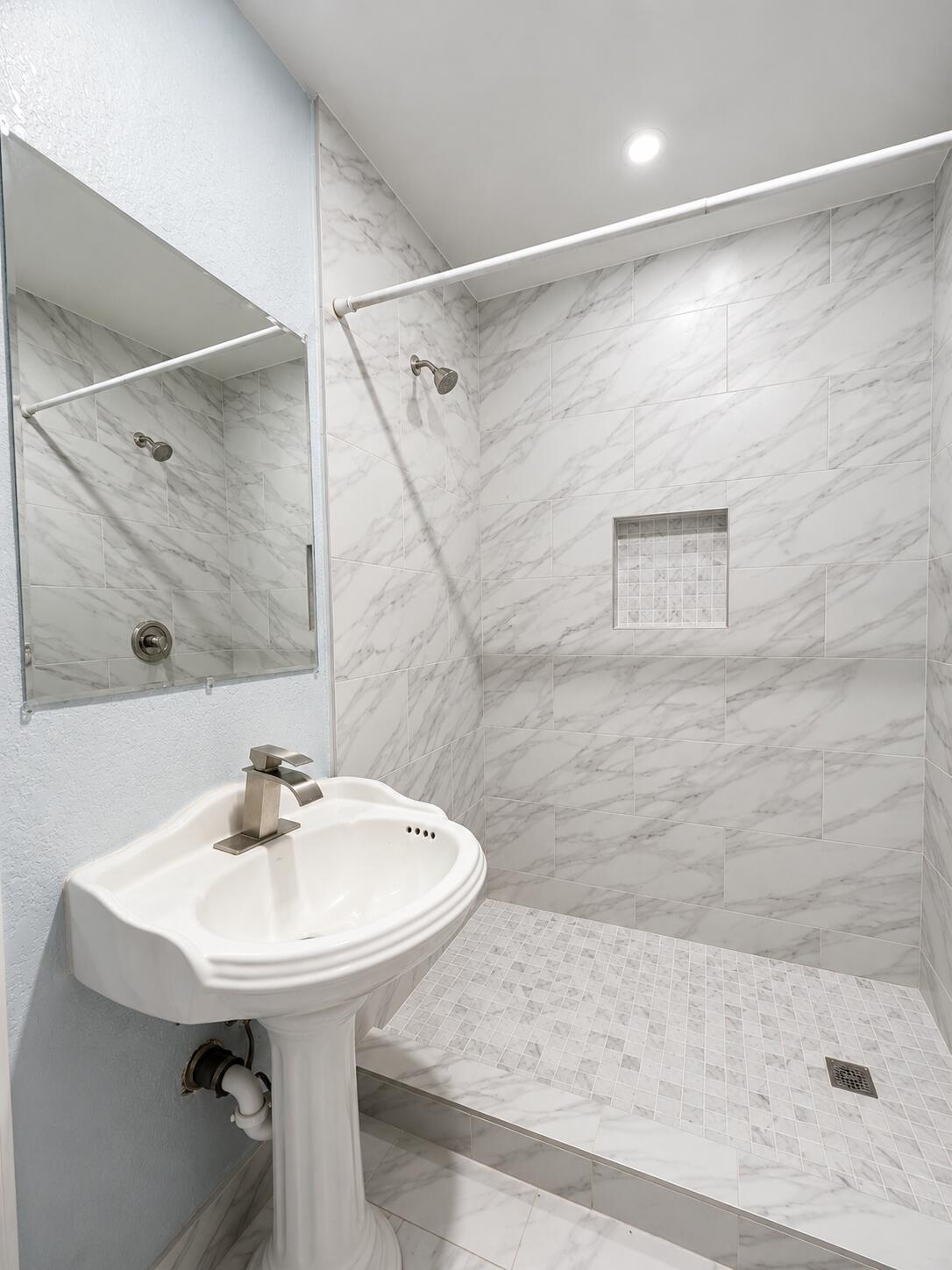 849 W 2nd Street A Property Photo 8