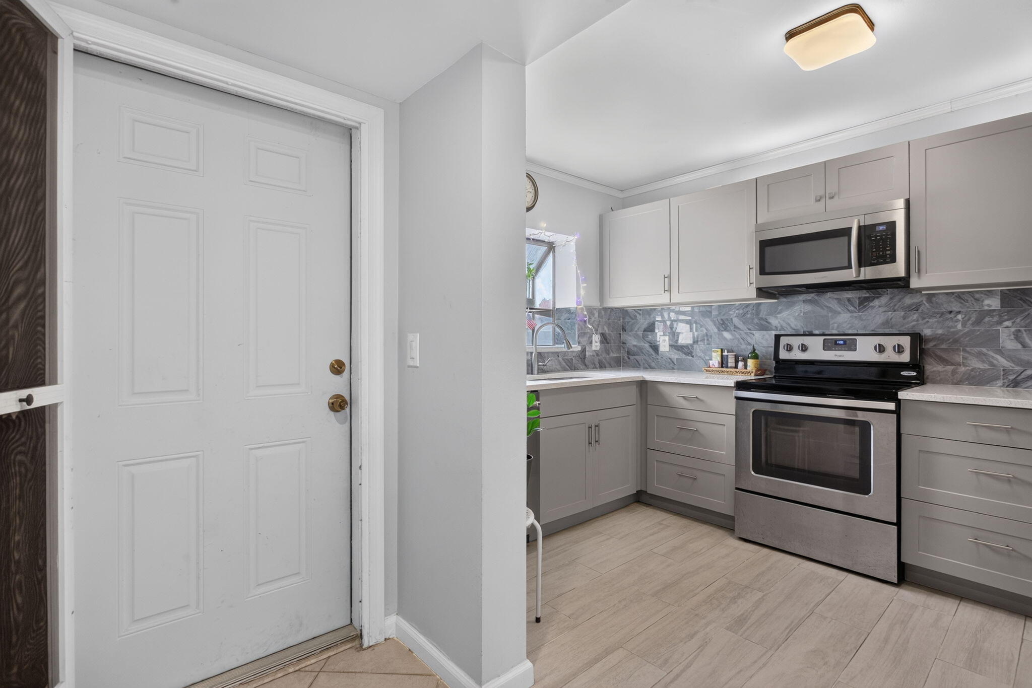 305 Congressional Way Property Photo 4
