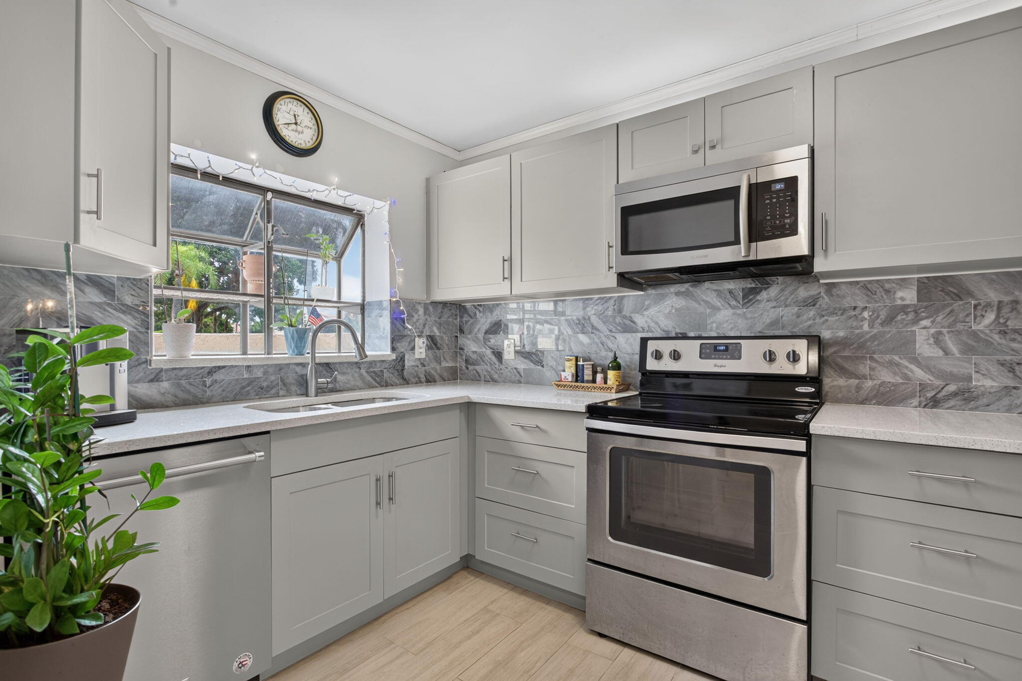 305 Congressional Way Property Photo 5