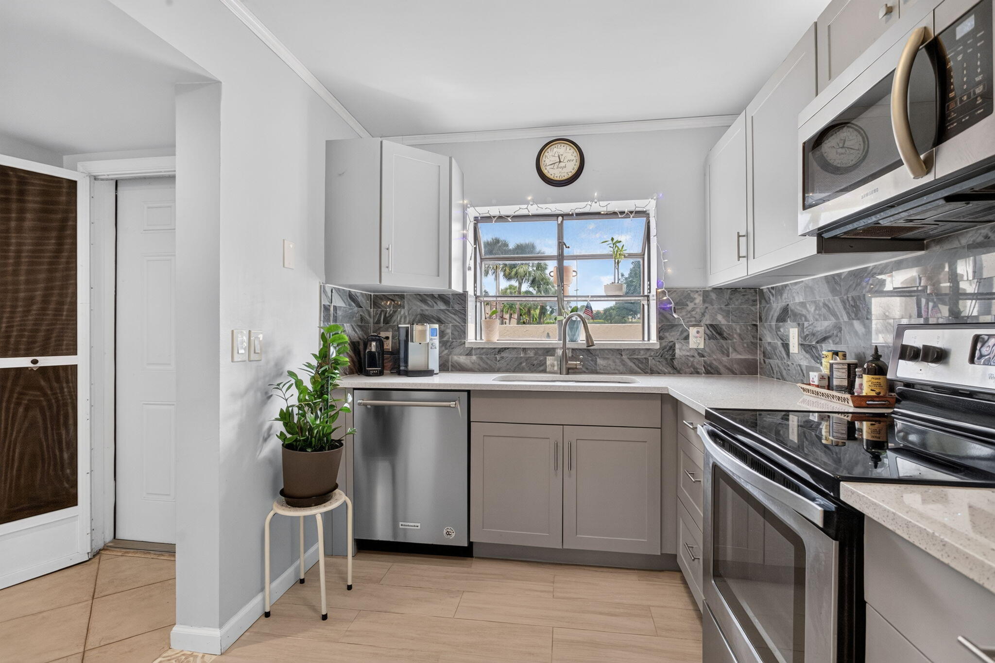 305 Congressional Way Property Photo 6