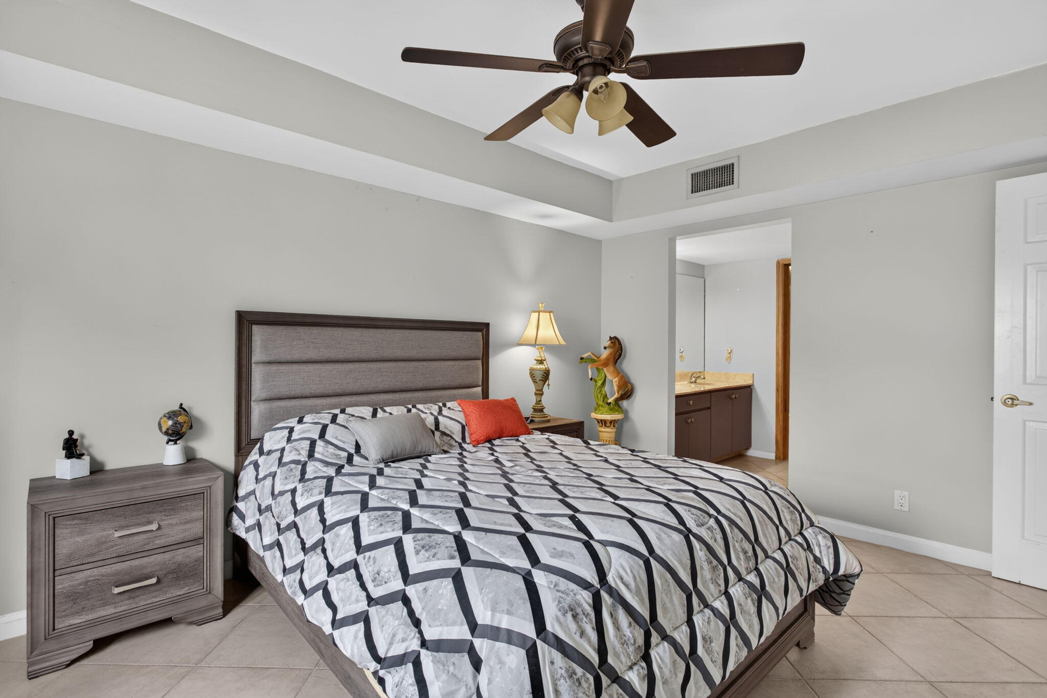 305 Congressional Way Property Photo 13