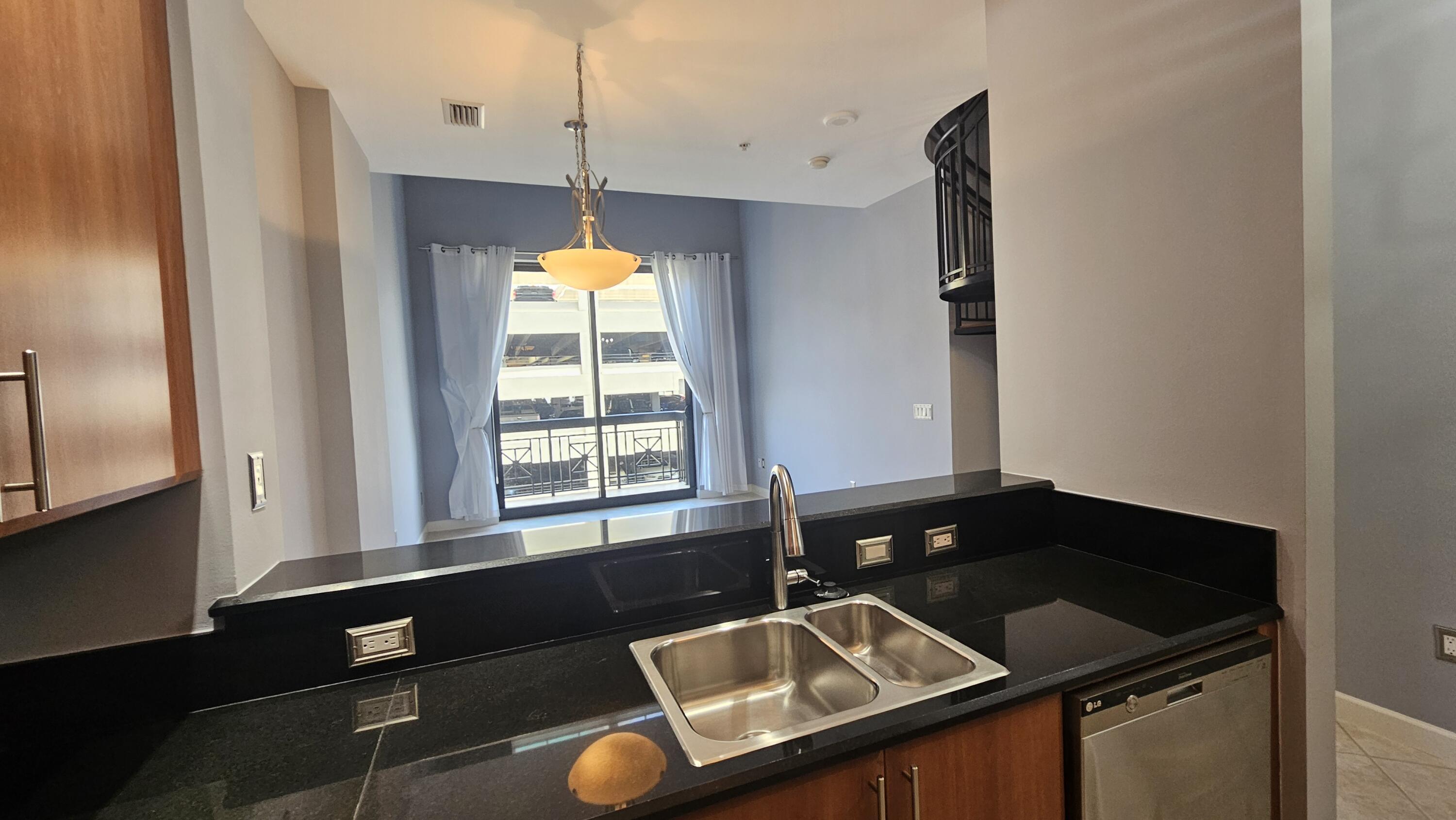 801 S Olive Avenue 418 Property Photo 1