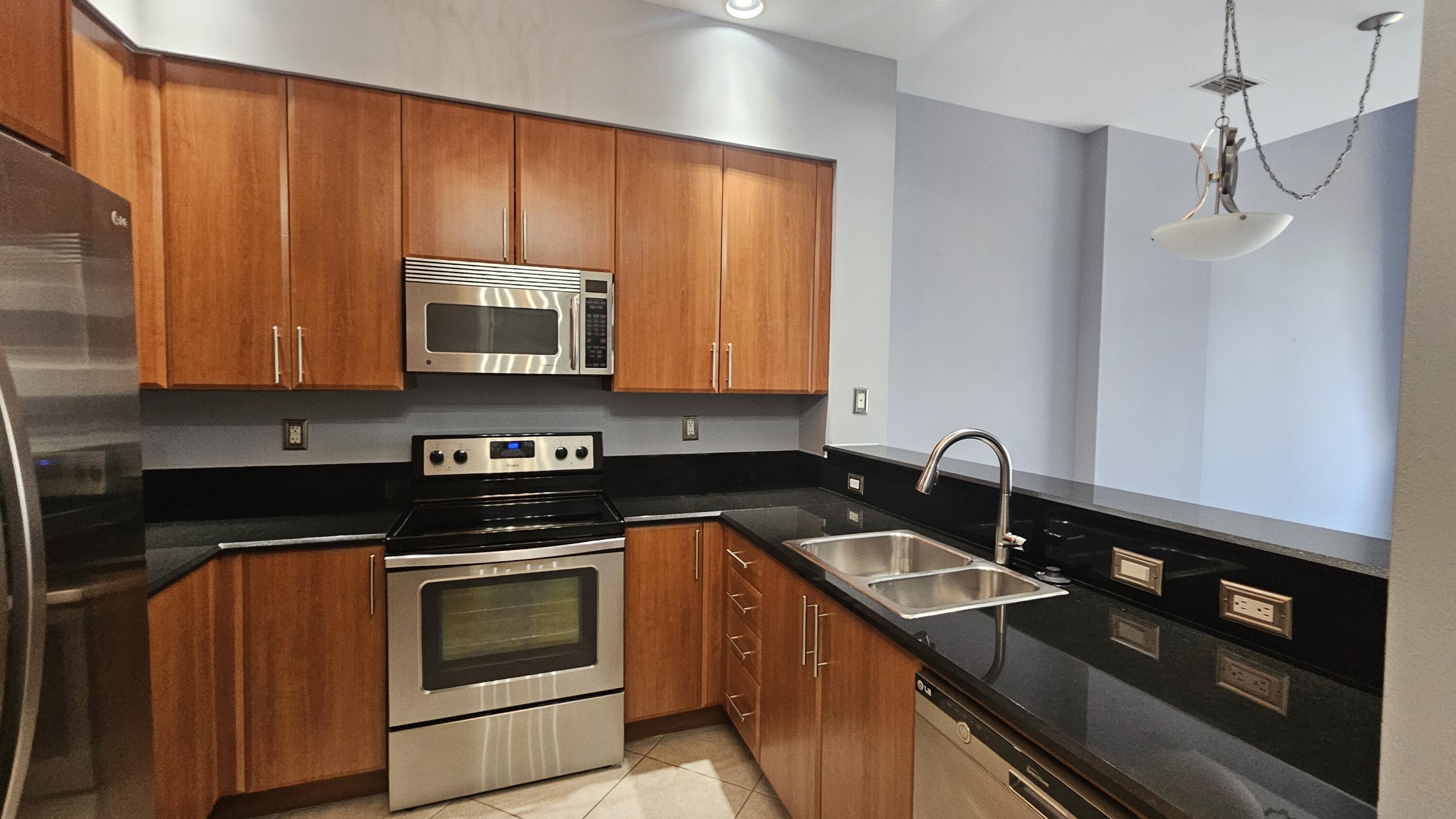 801 S Olive Avenue 418 Property Photo 8