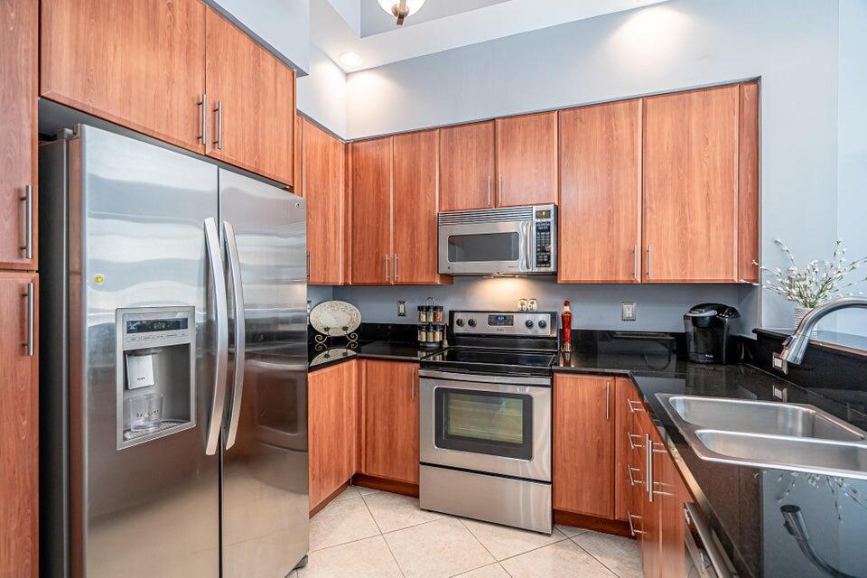 801 S Olive Avenue 418 Property Photo 9