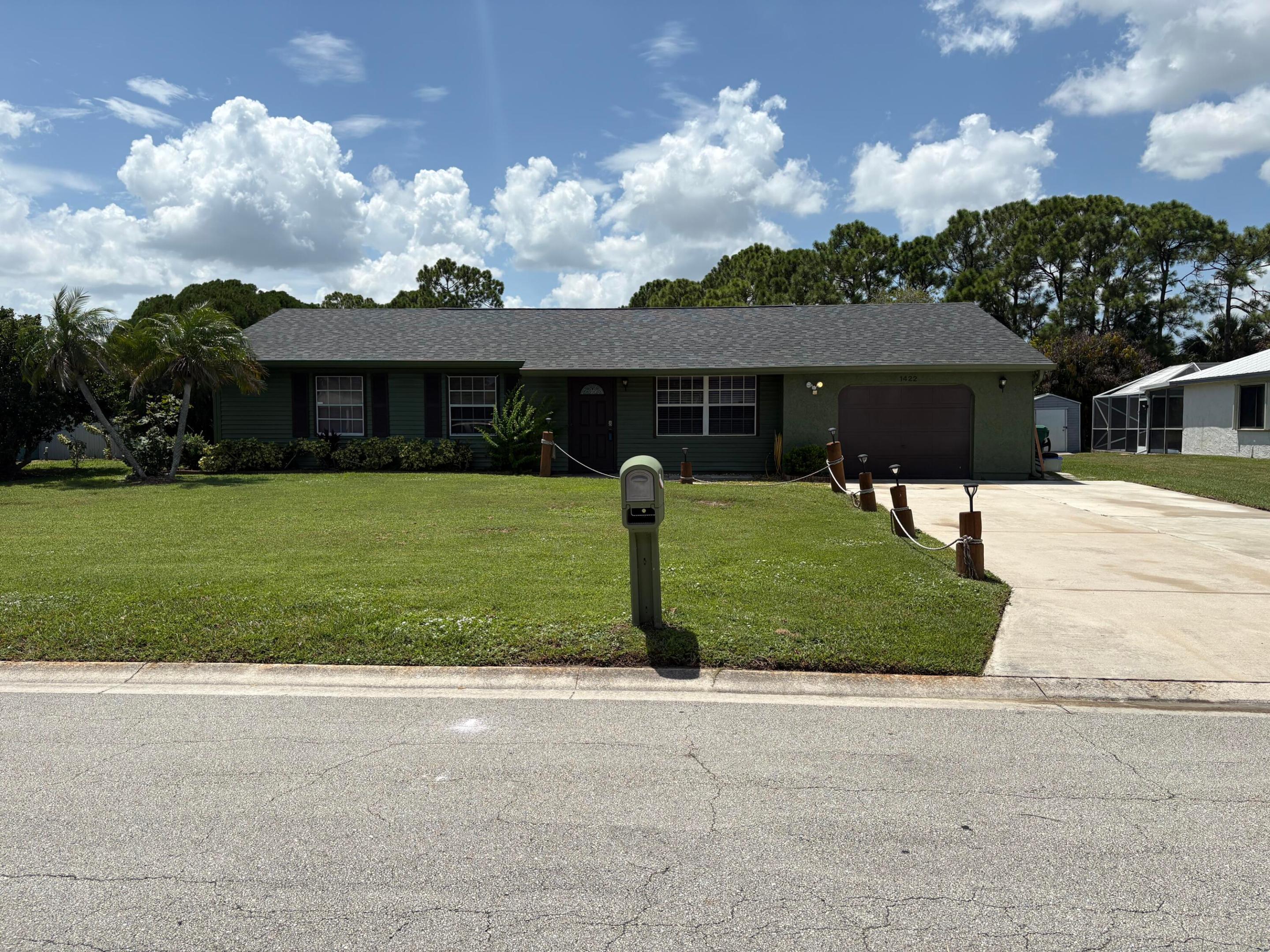 1422 Se Arenson Lane Property Photo 1
