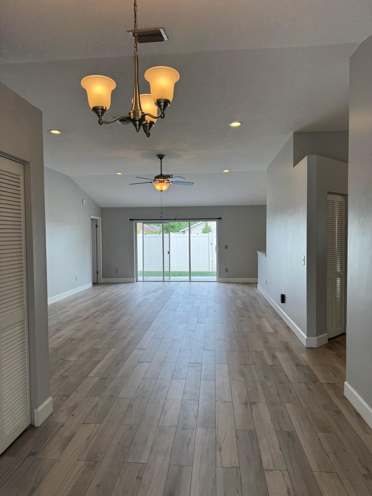 12872 Meadowbend Drive Property Photo 3