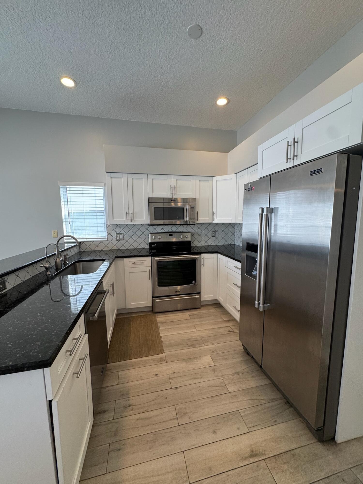 12872 Meadowbend Drive Property Photo 6