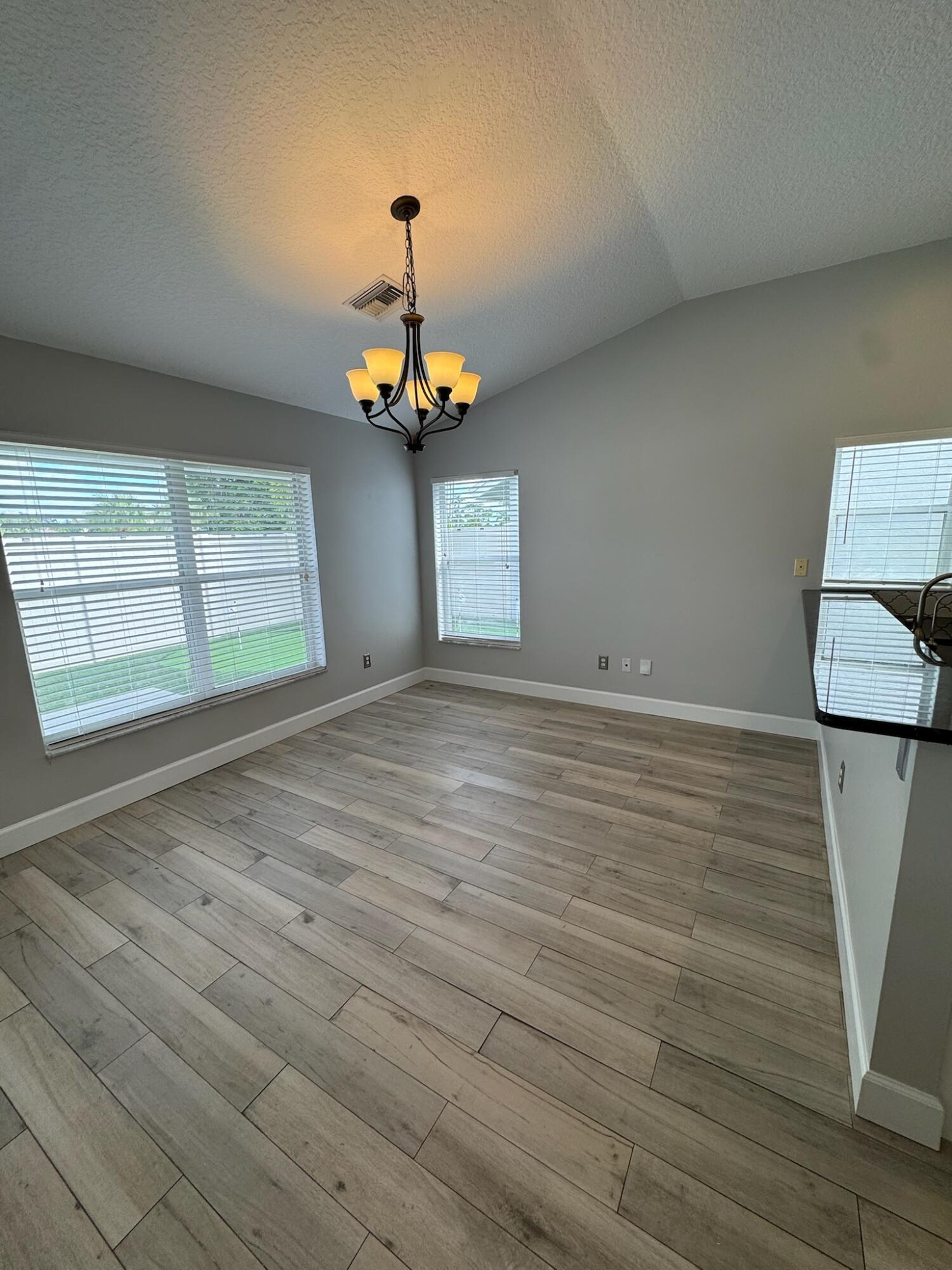 12872 Meadowbend Drive Property Photo 9
