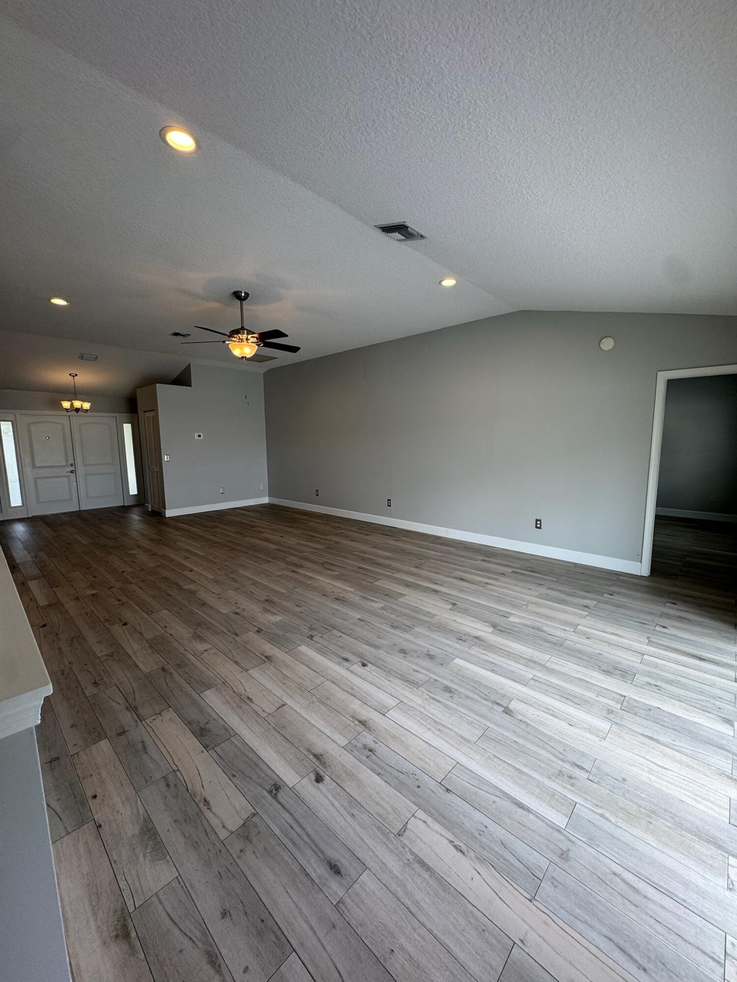 12872 Meadowbend Drive Property Photo 12