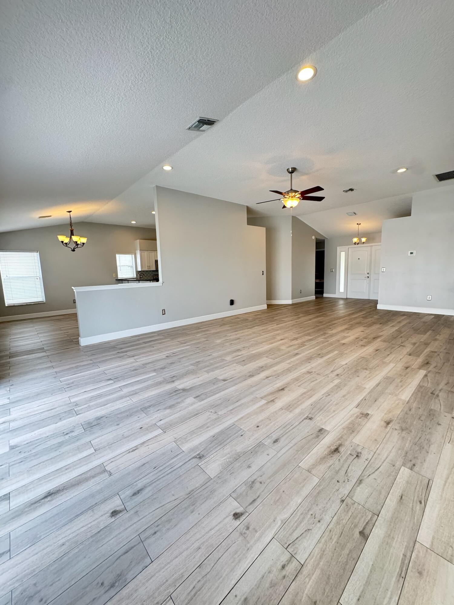12872 Meadowbend Drive Property Photo 14