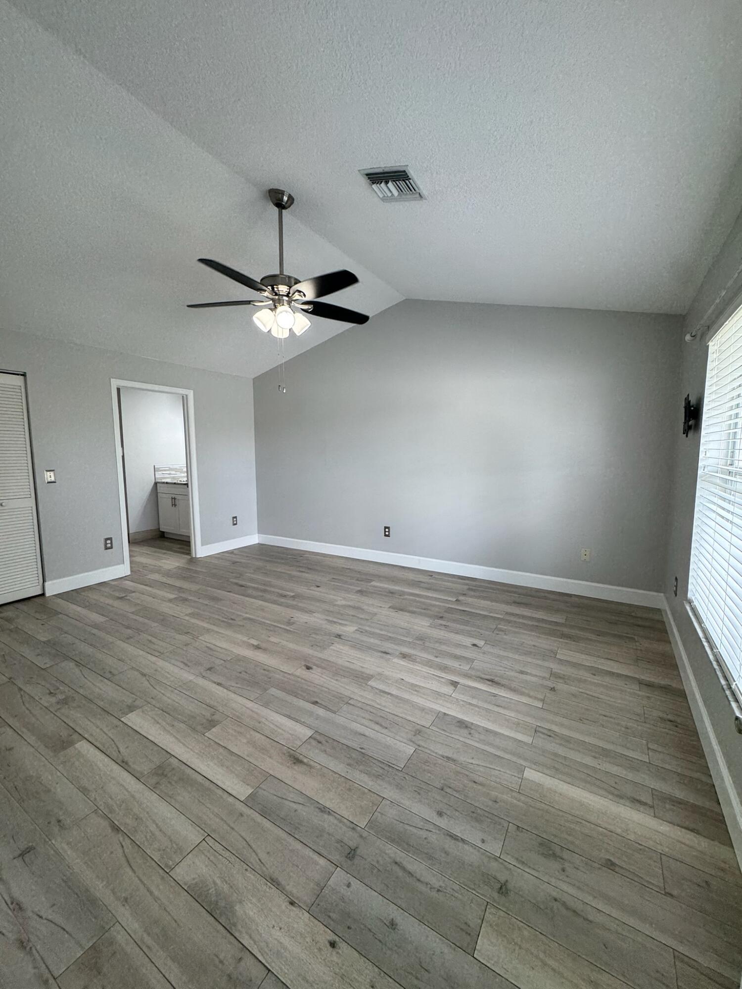 12872 Meadowbend Drive Property Photo 19