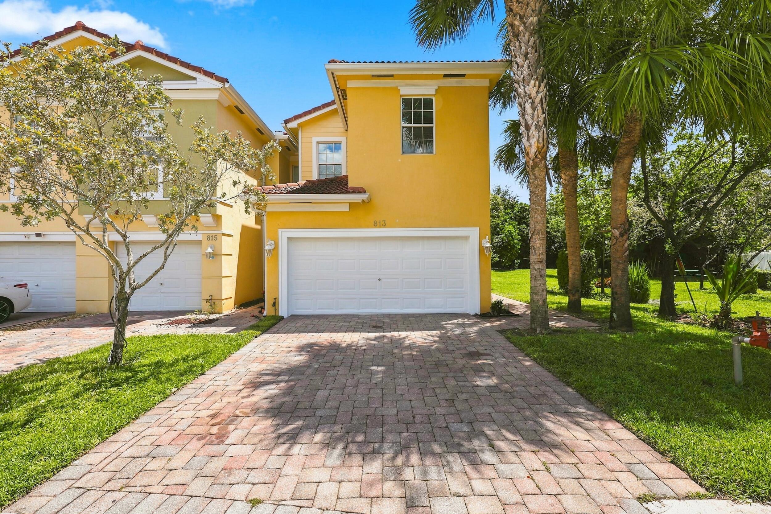 813 Pipers Cay Drive