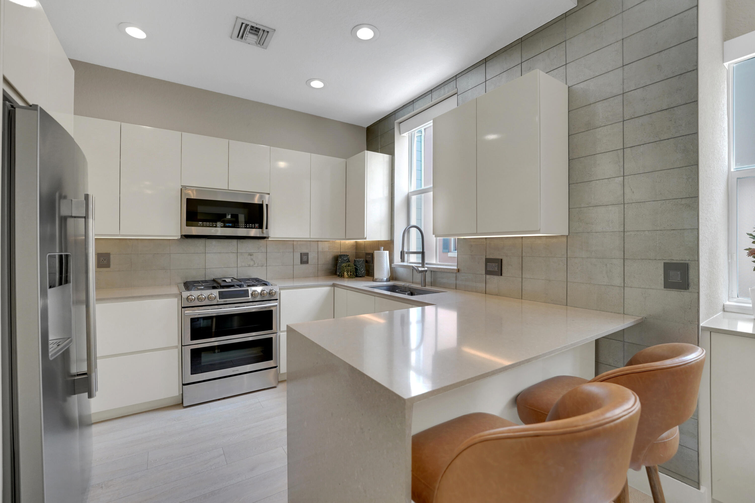 502 Ne 7th Avenue Unit 1 Property Photo 3