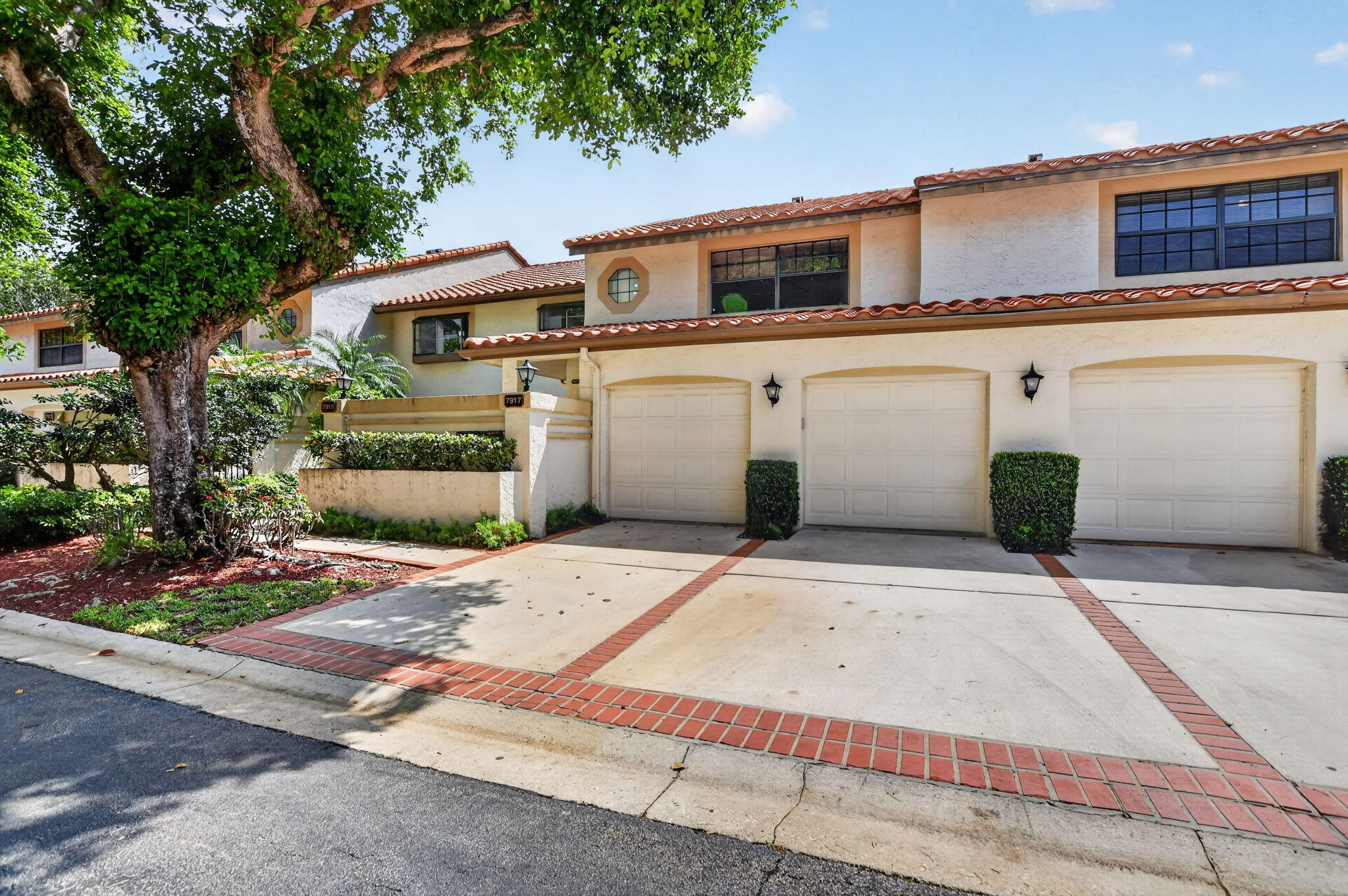 7917 La Mirada Drive Property Photo 2