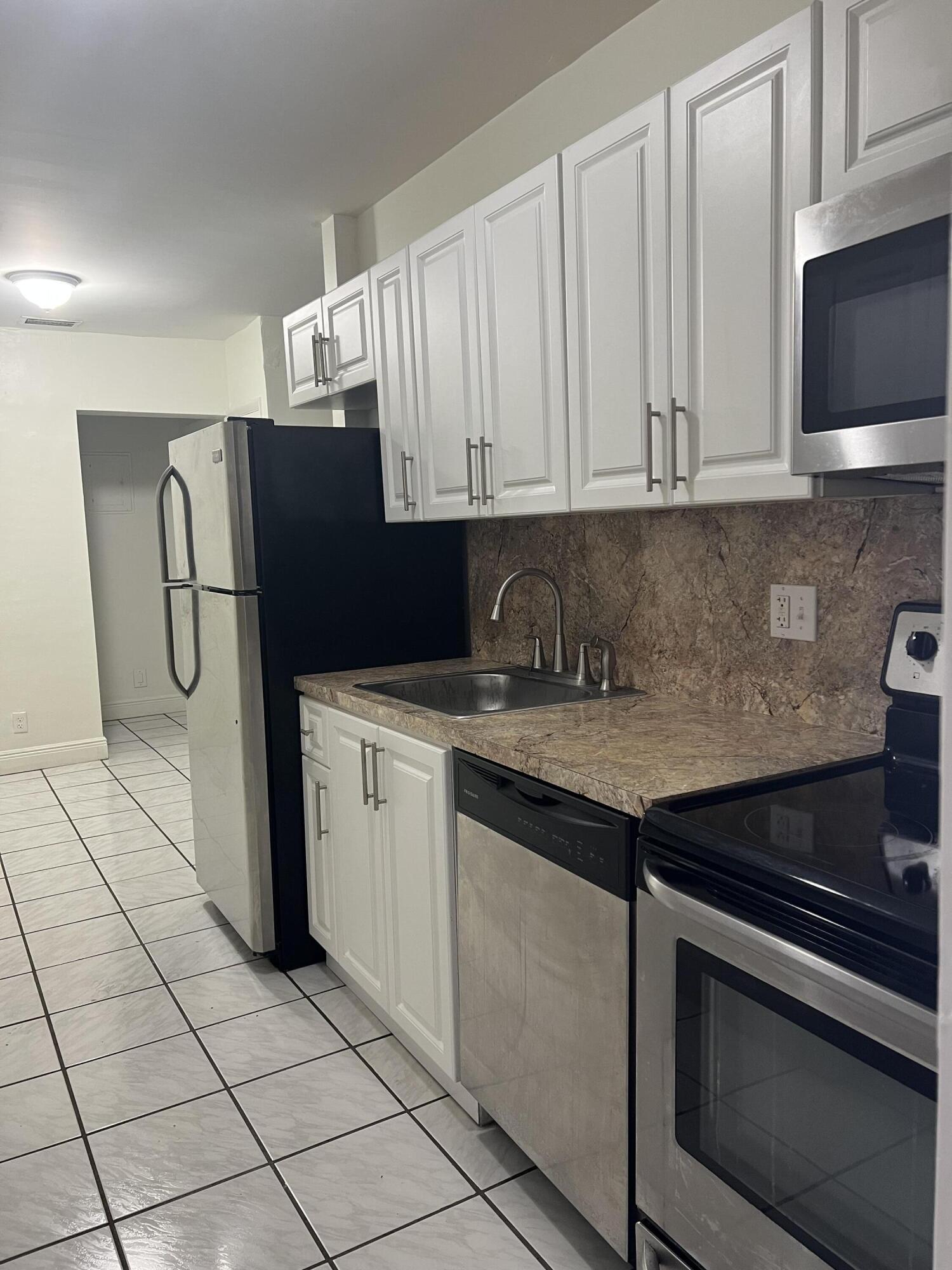 2600 S Ocean Drive S303 Property Photo 3