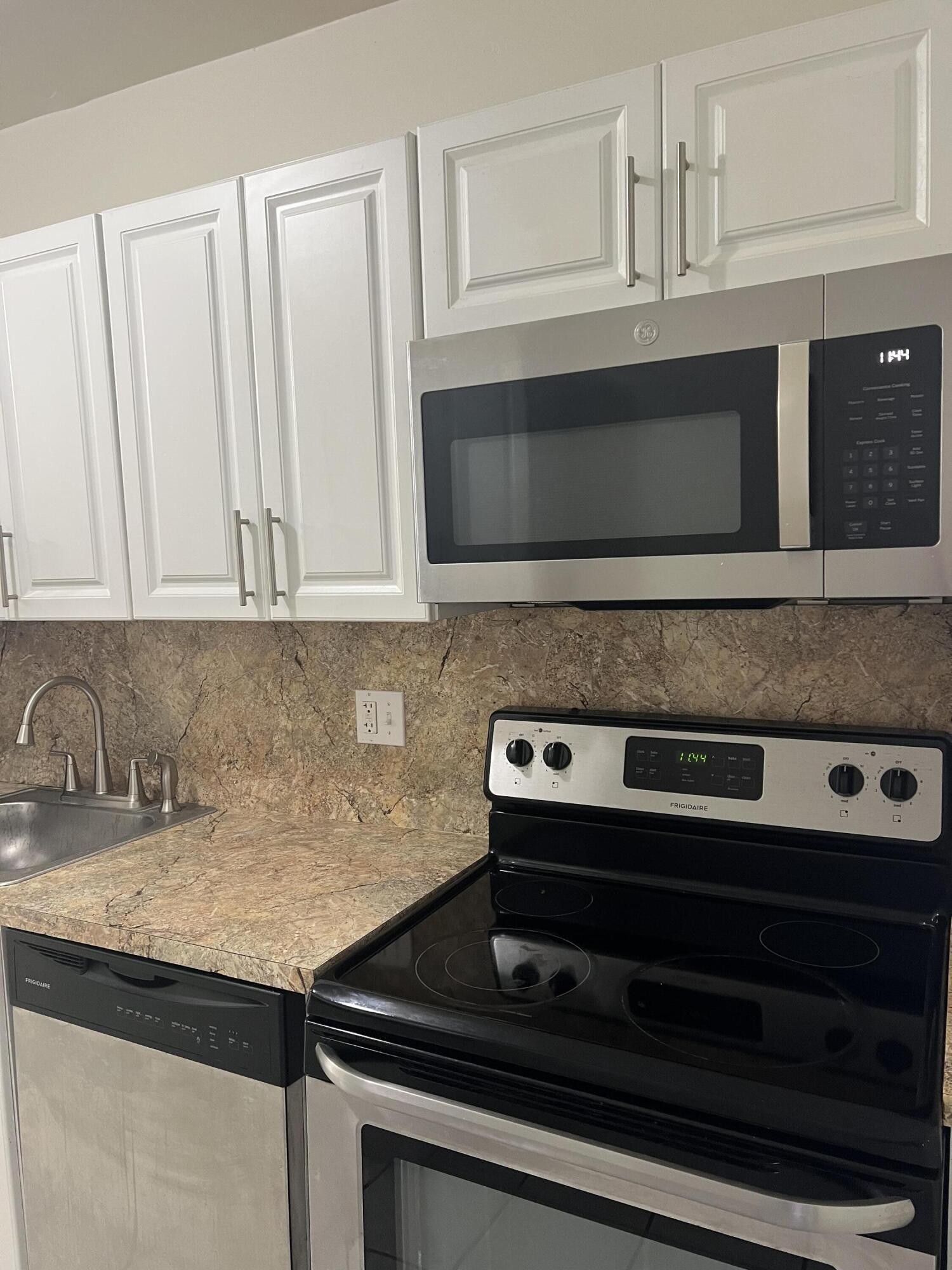 2600 S Ocean Drive S303 Property Photo 4