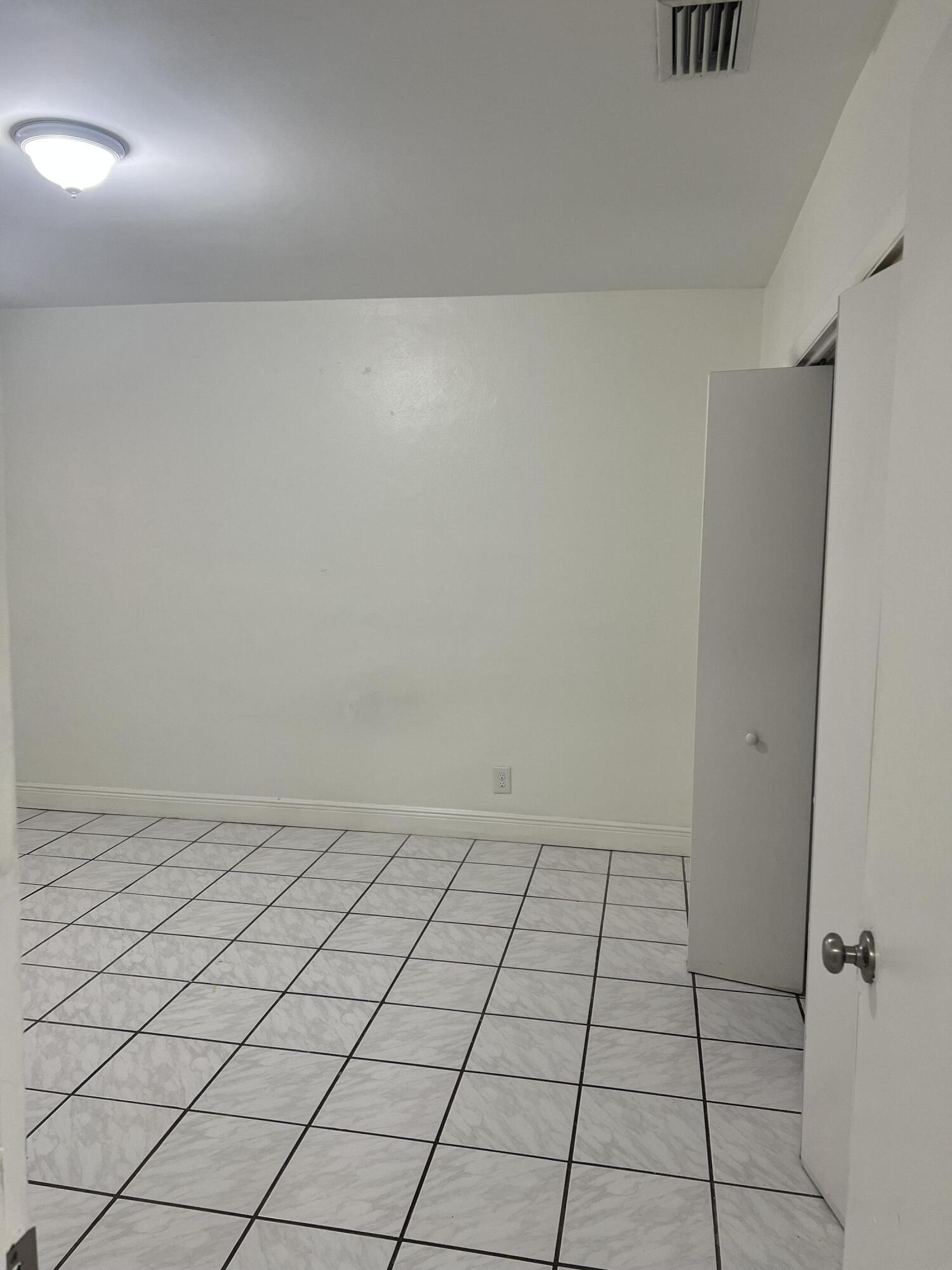 2600 S Ocean Drive S303 Property Photo 13