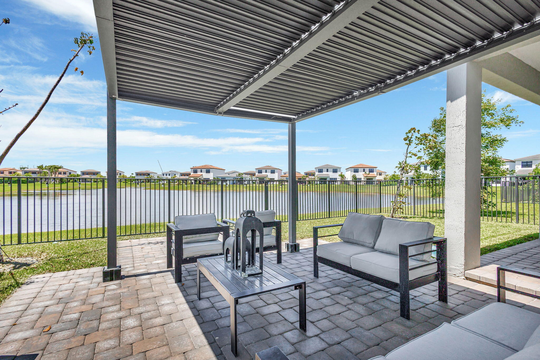 16608 Cove Road Property Photo 3
