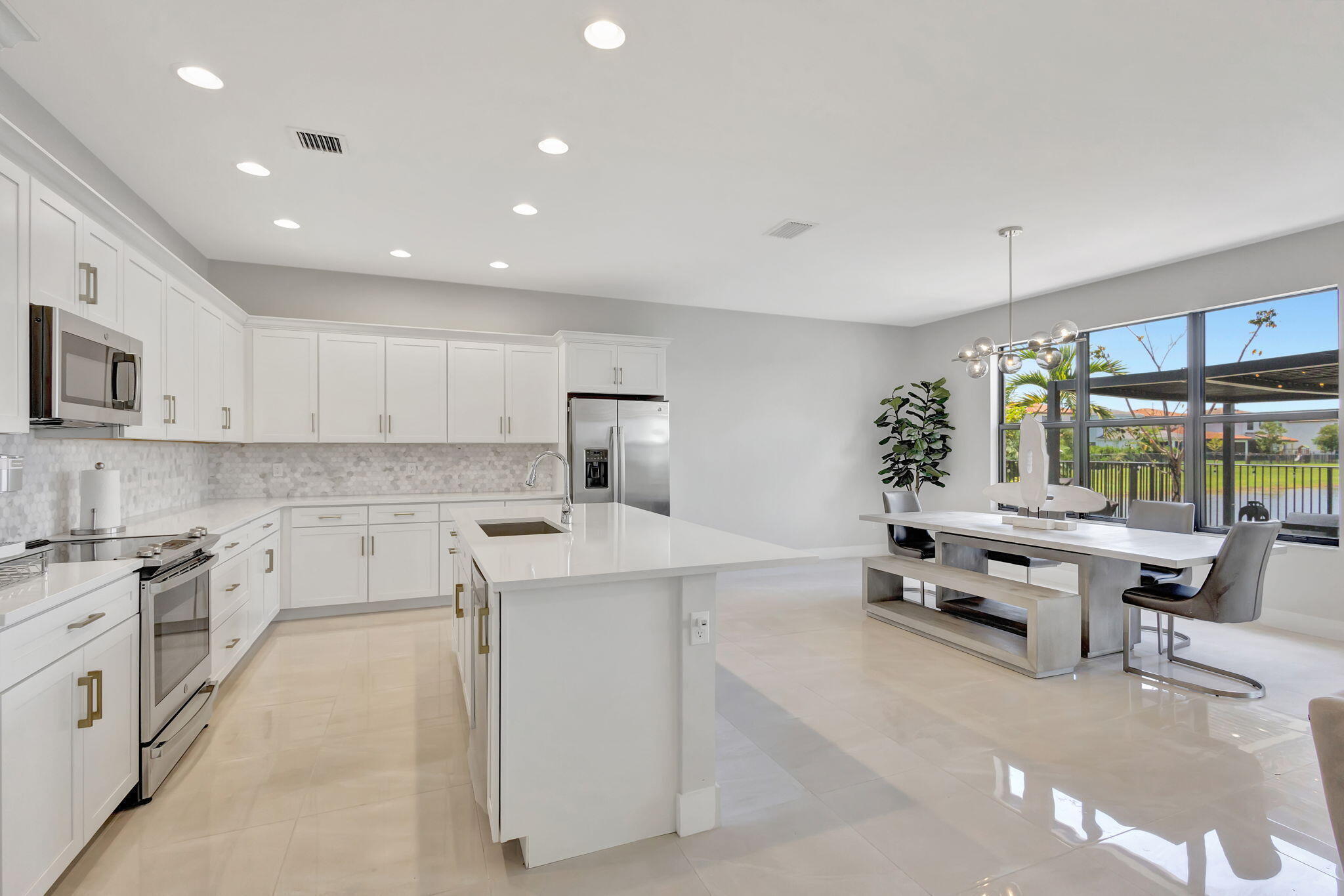 16608 Cove Road Property Photo 4