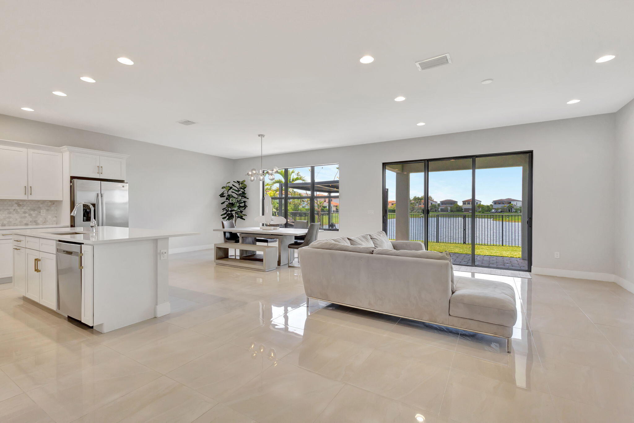 16608 Cove Road Property Photo 6